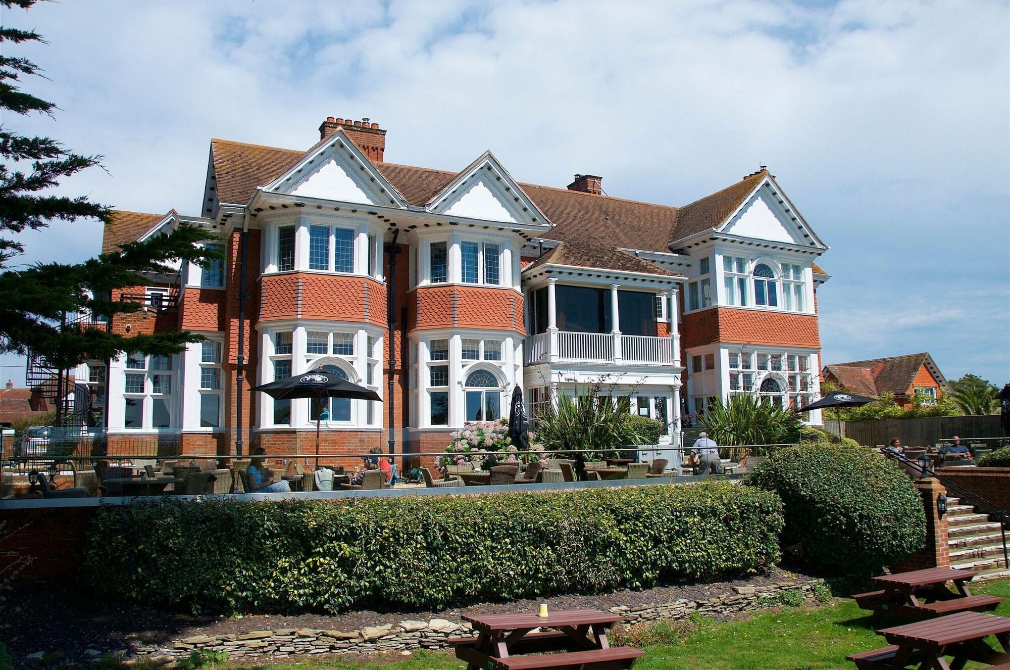 Varios The Beach House