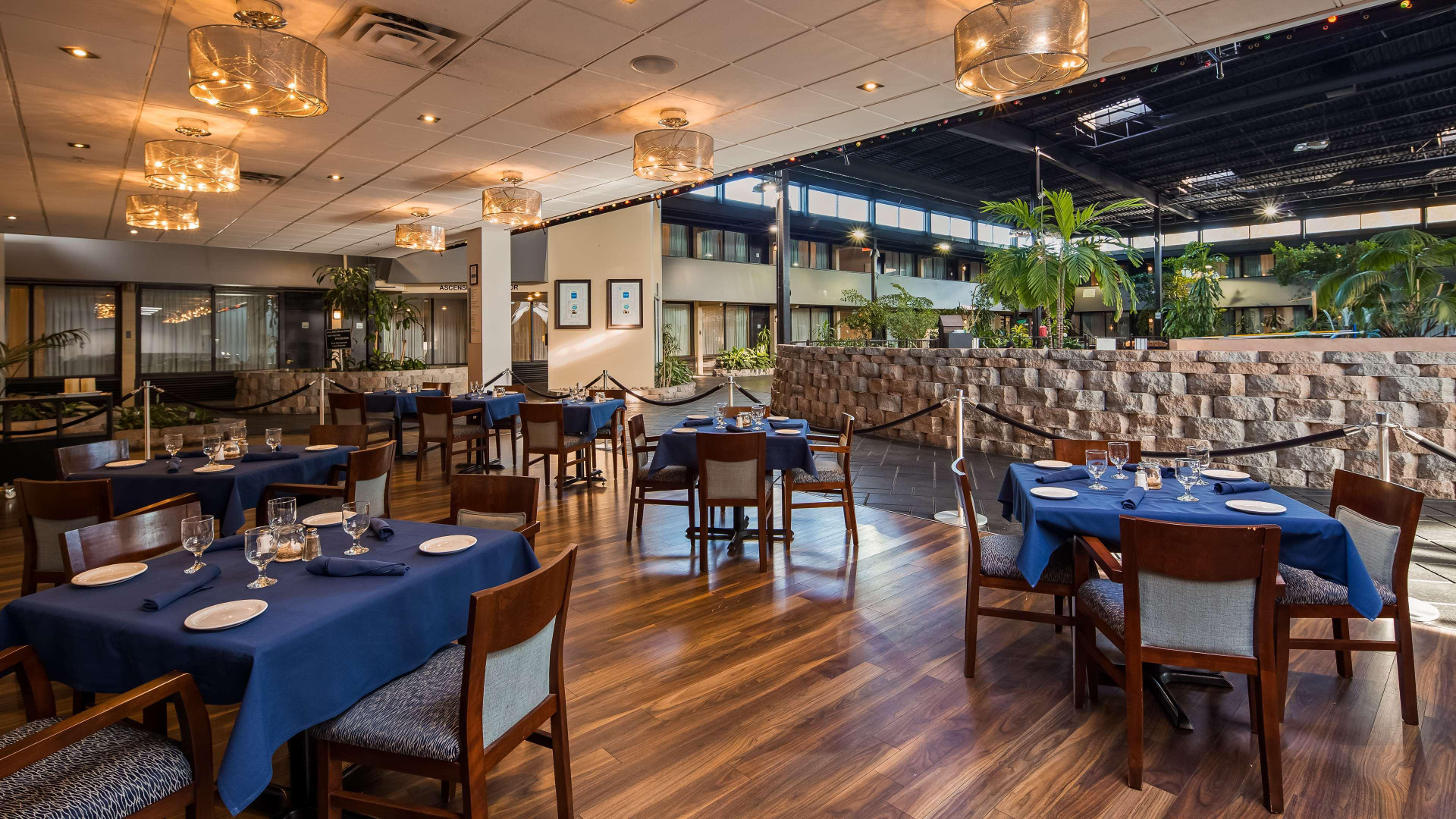 Restaurant Radisson Hotel Montreal Airport