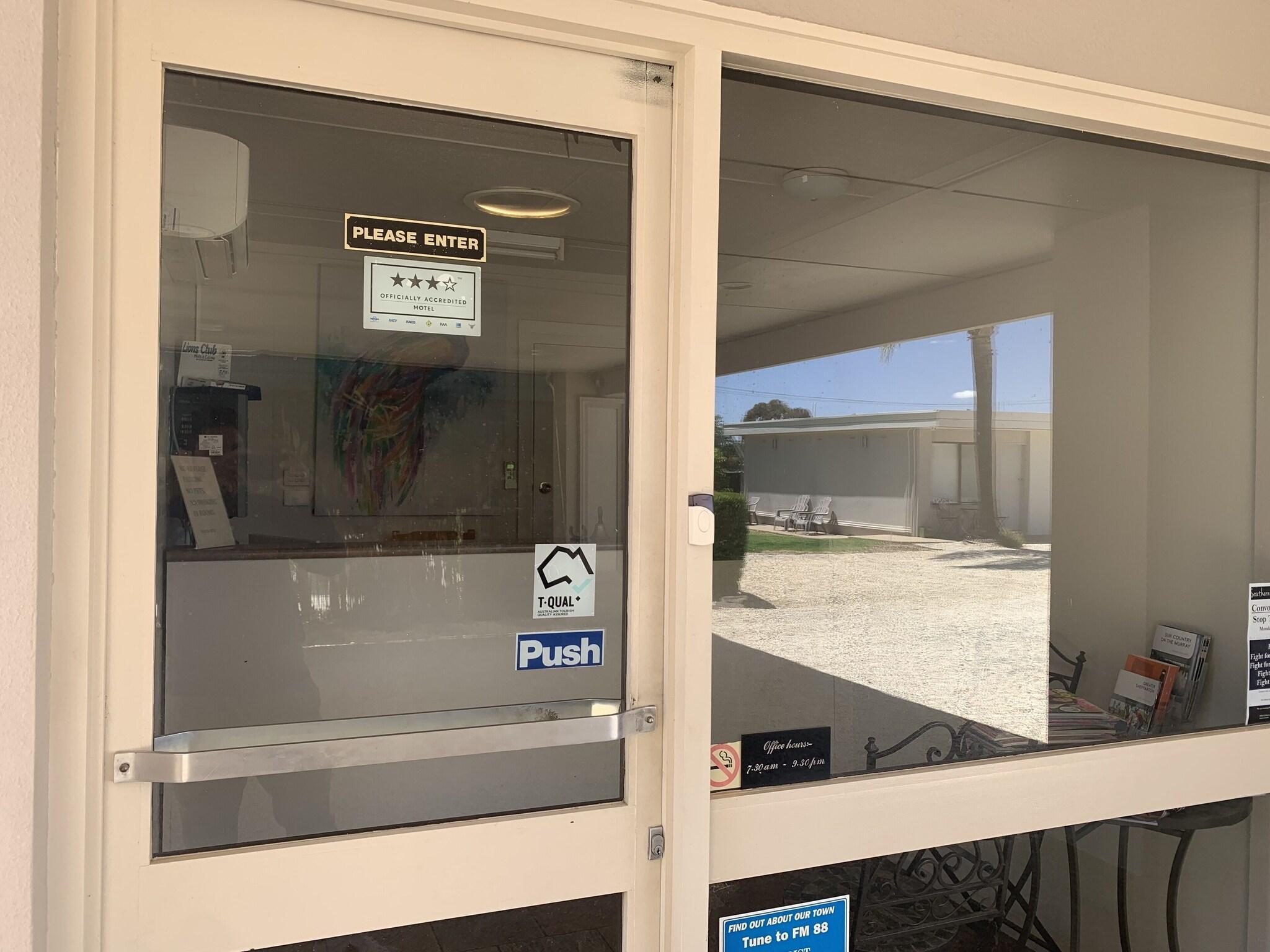 Vista Lobby Jerilderie Motor Inn