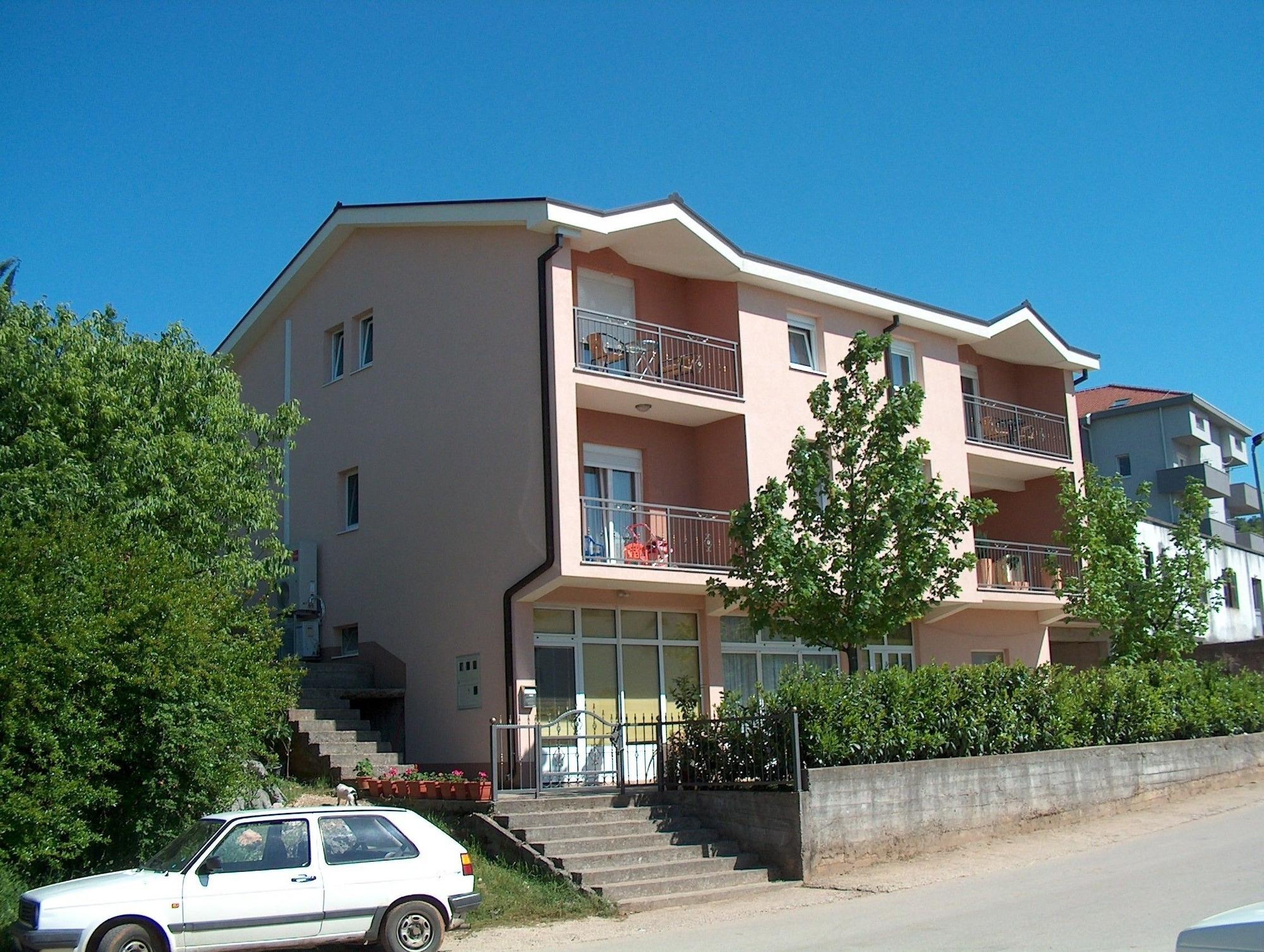 Varios Villa Petra