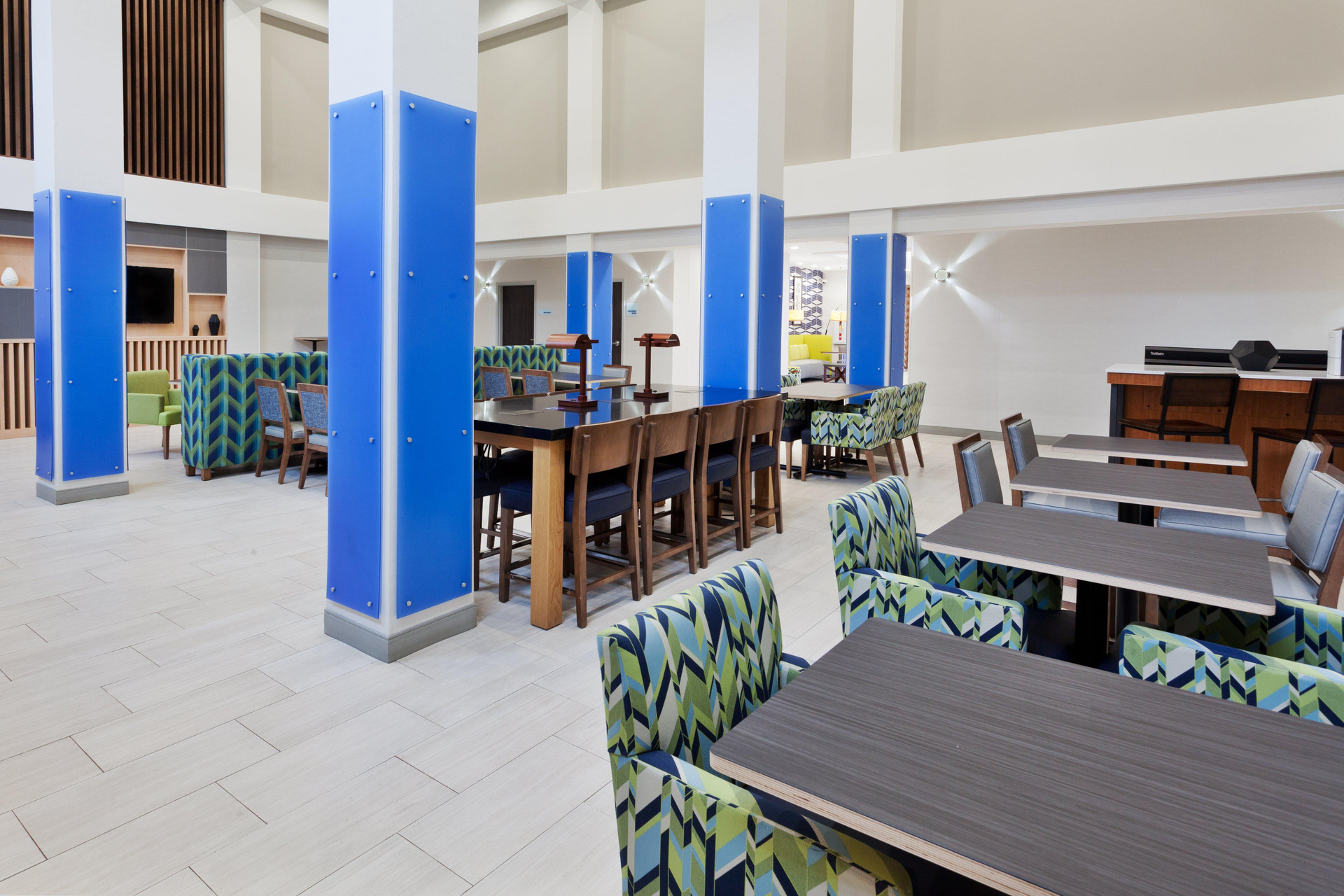 Vista Lobby Holiday Inn Express Hotel & Suites Montgomery E - Eastchase by IHG