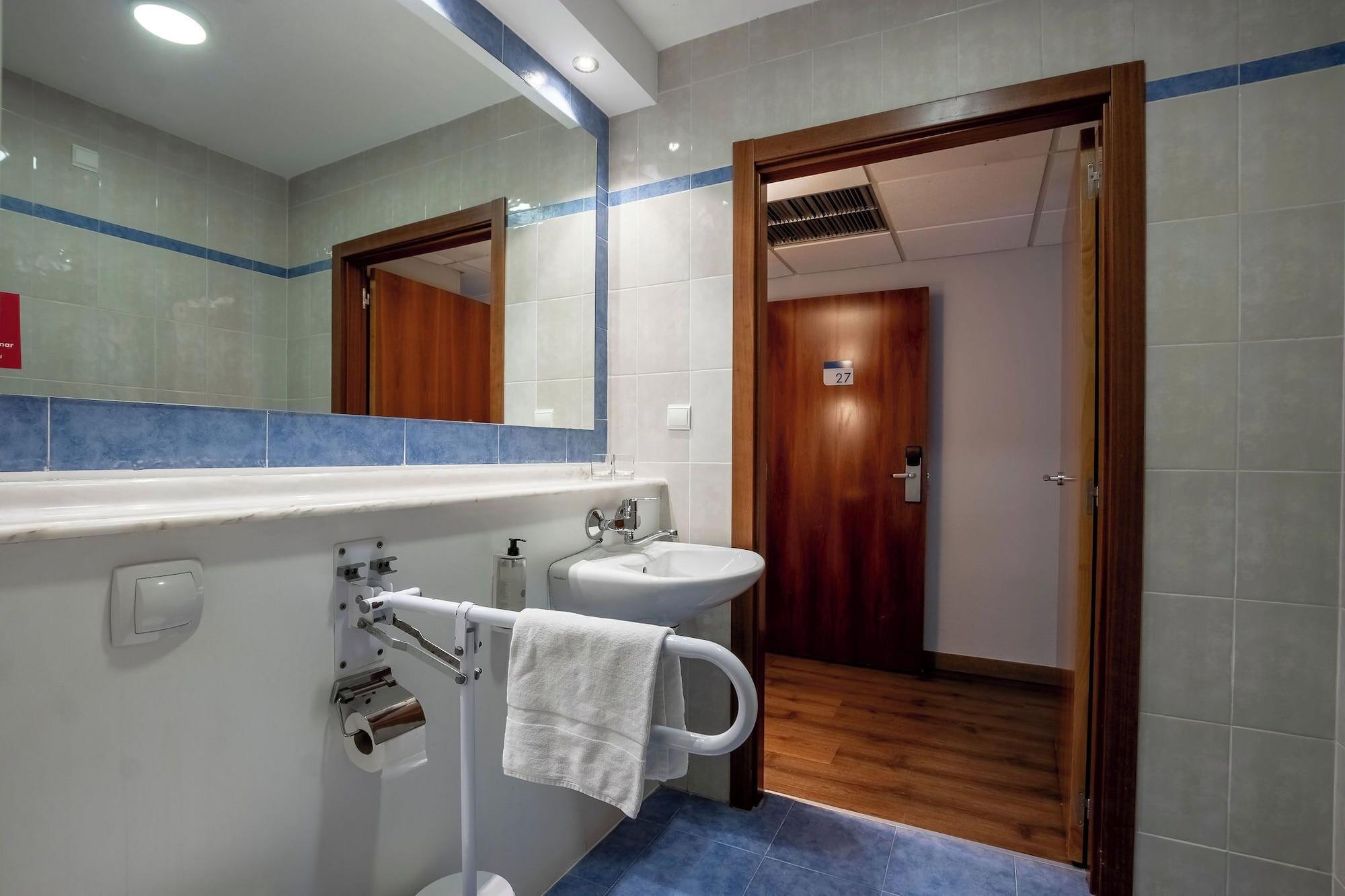 Equipamiento de Habitación Travelodge Alicante Puerto