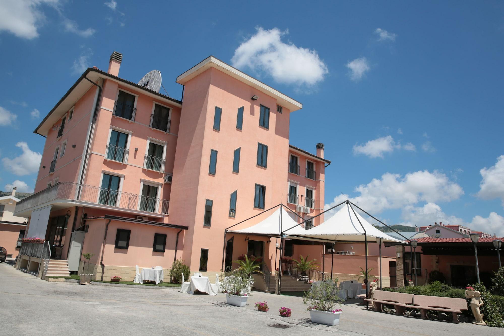 Vista Exterior Hotel Leon