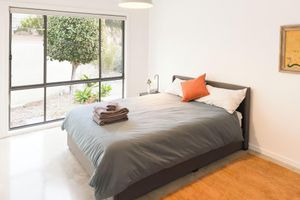 Alquiler Vacacional - Ocean Breeze Stylish 4BR Retreat