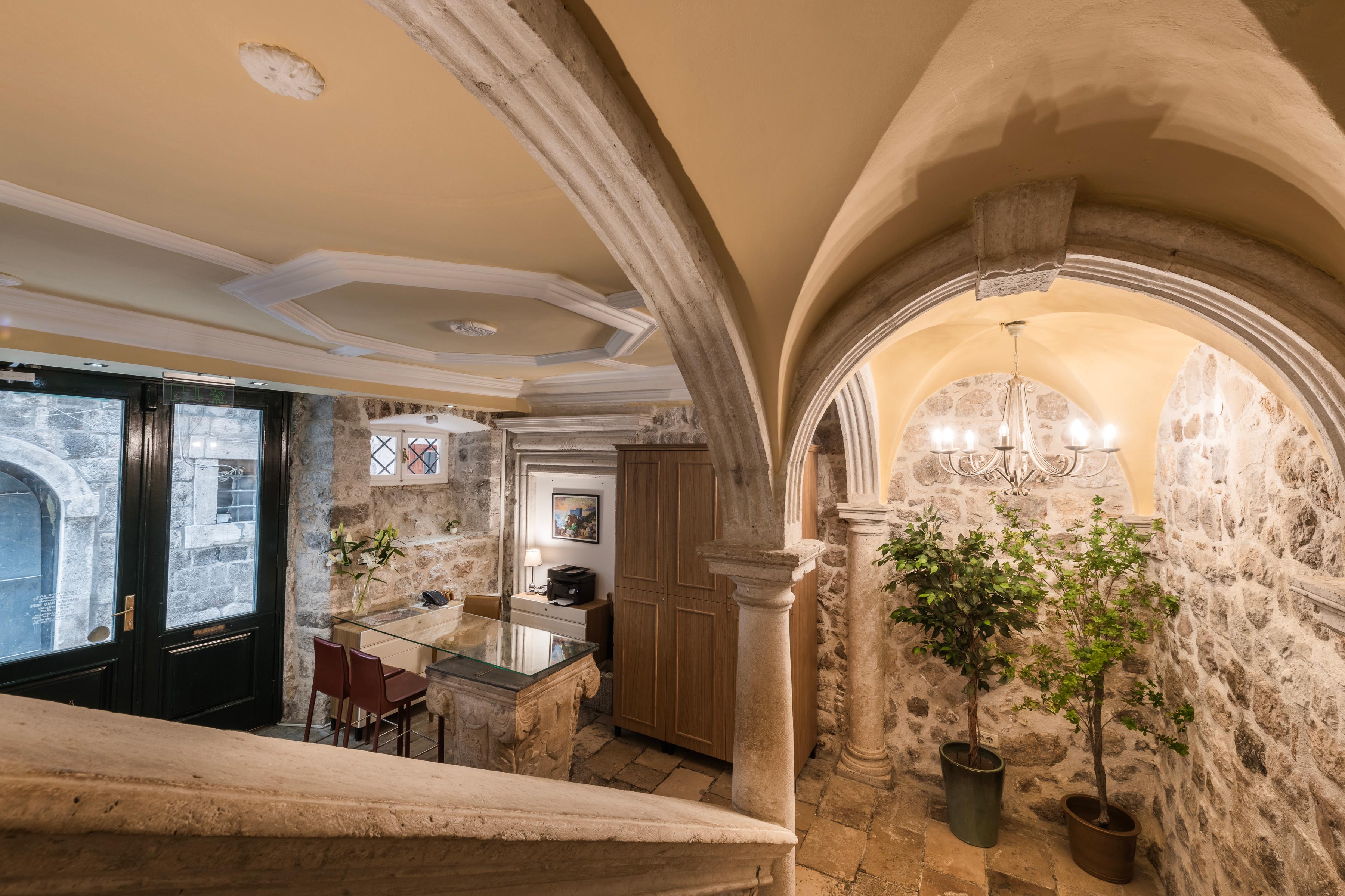 Vista Lobby Palmotta Palace 4*