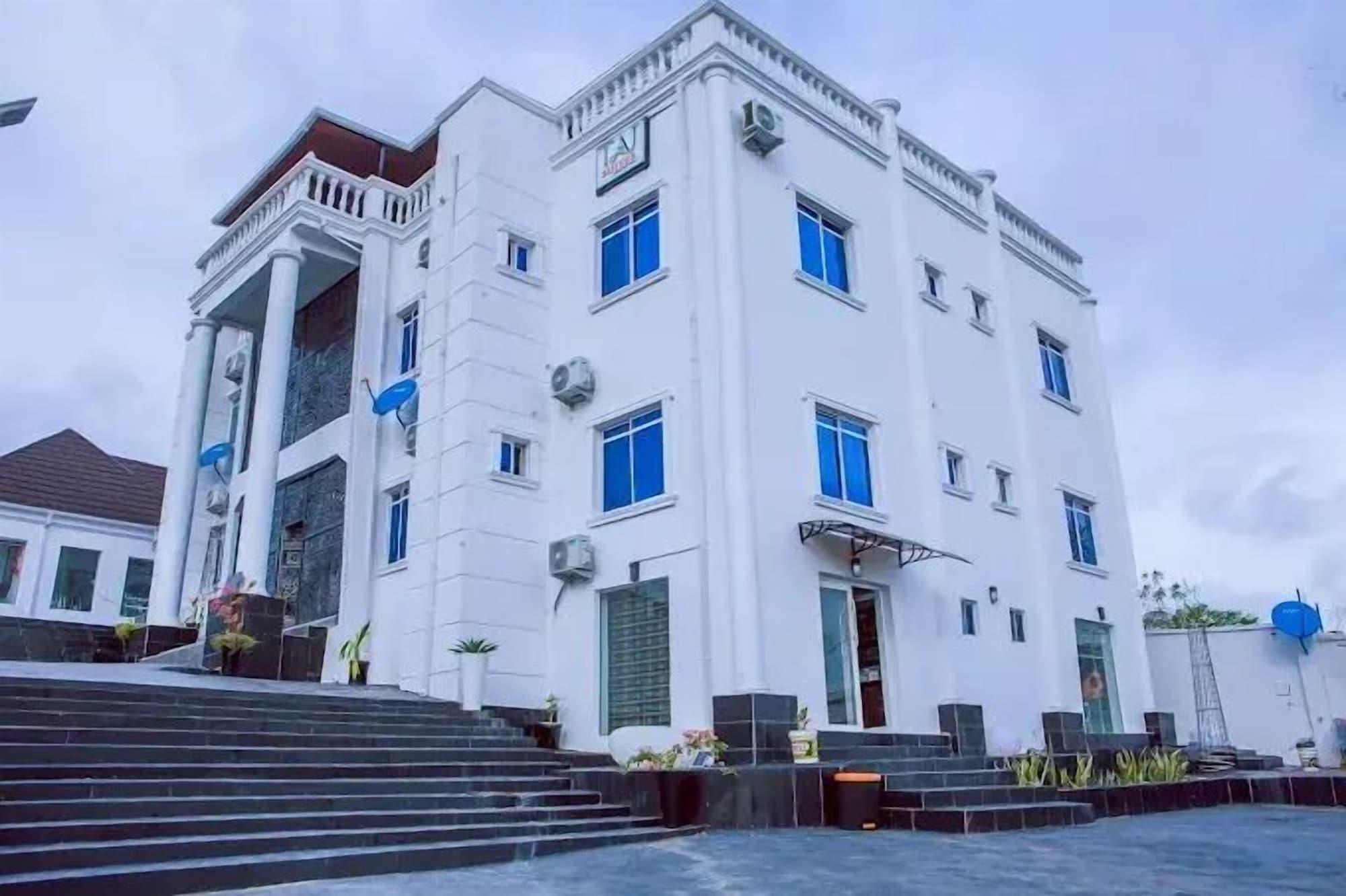 Vista Exterior TAJ SUITES