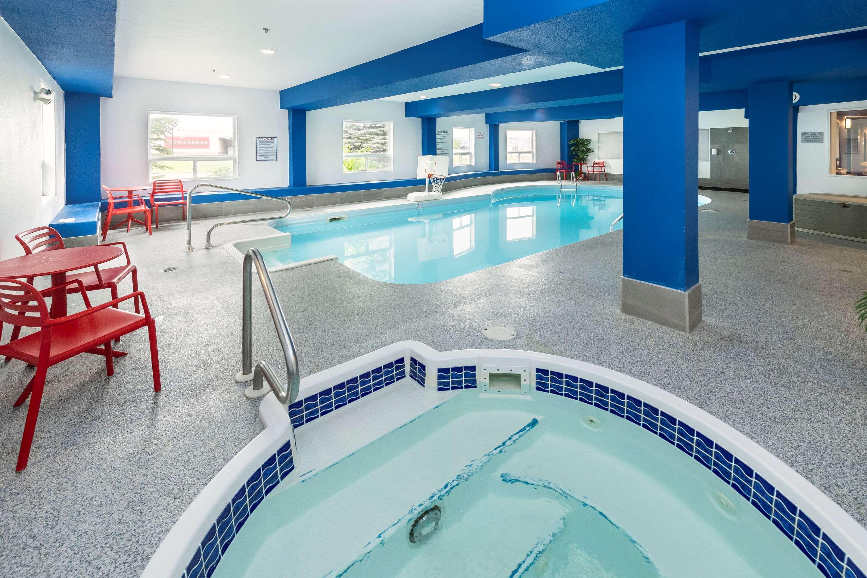 Vista Piscina Comfort Inn & Suites Medicine Hat