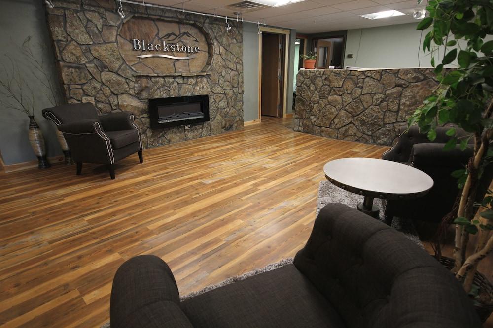 Vista Lobby Blackstone Lodge & Suites