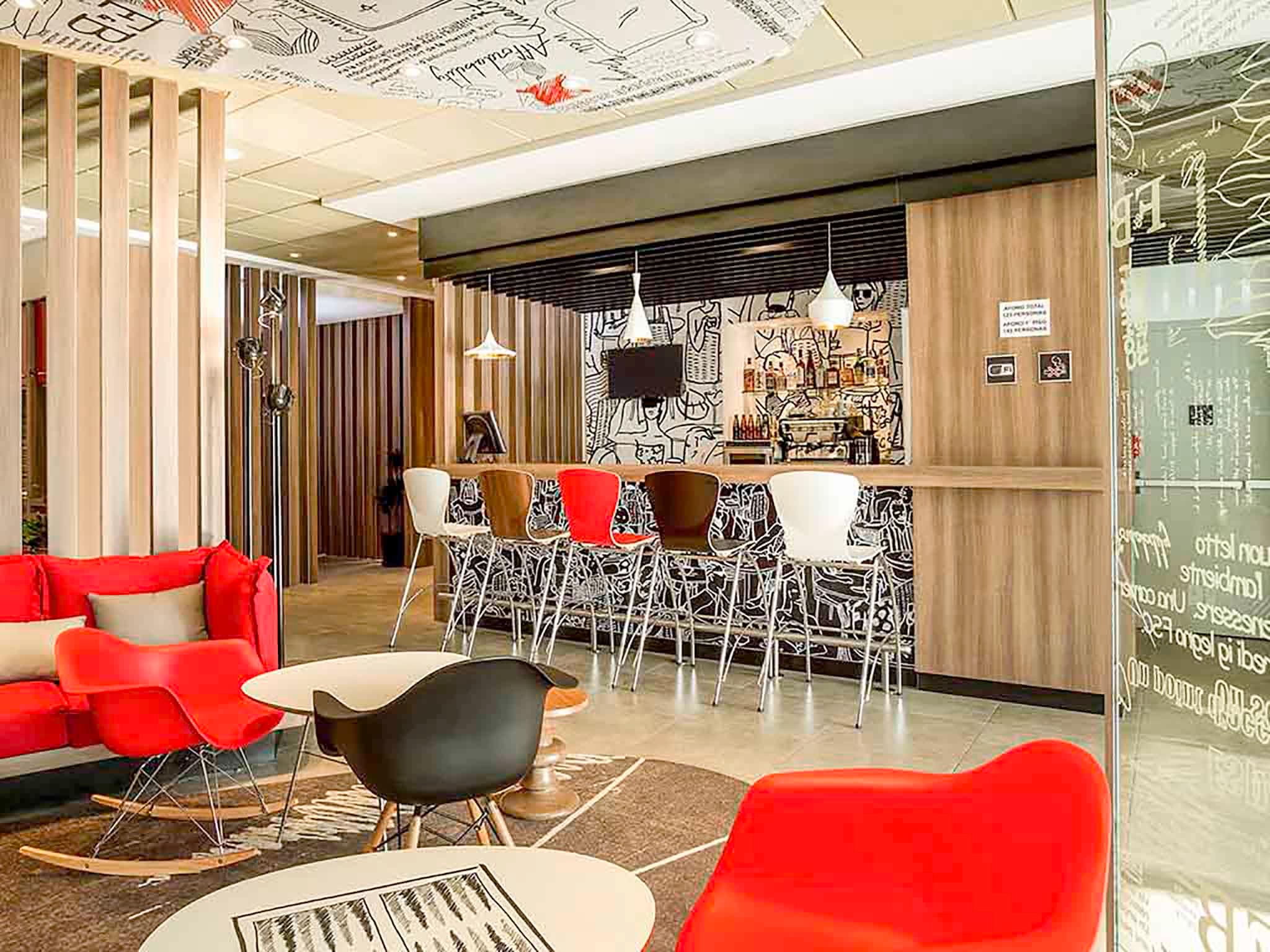 Bar/Salón Hotel Ibis Reducto Miraflores