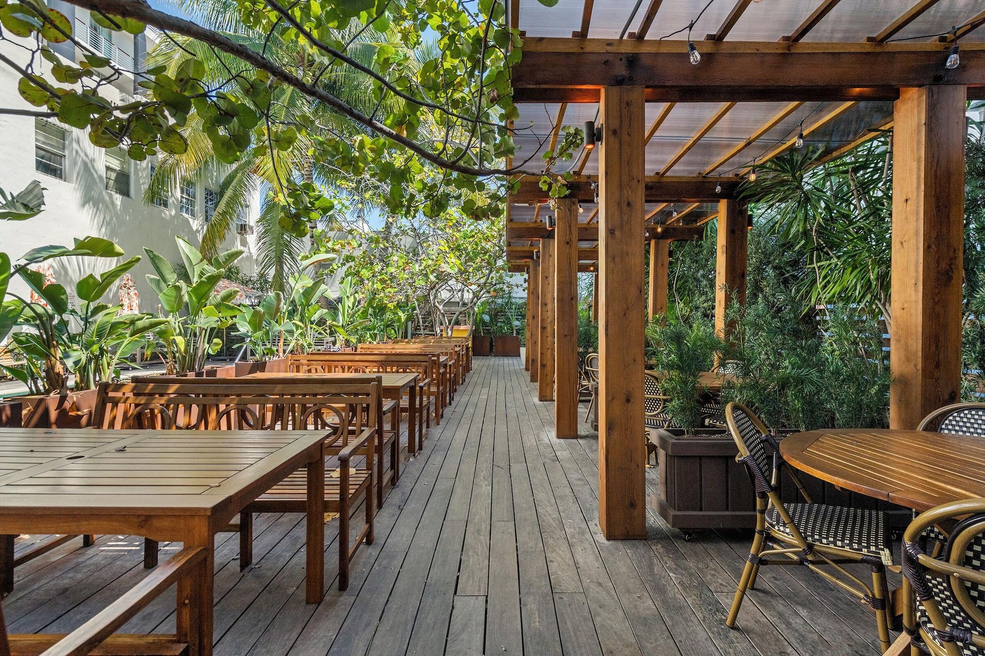 Restaurant Global Luxury Suites at The Apex Miami