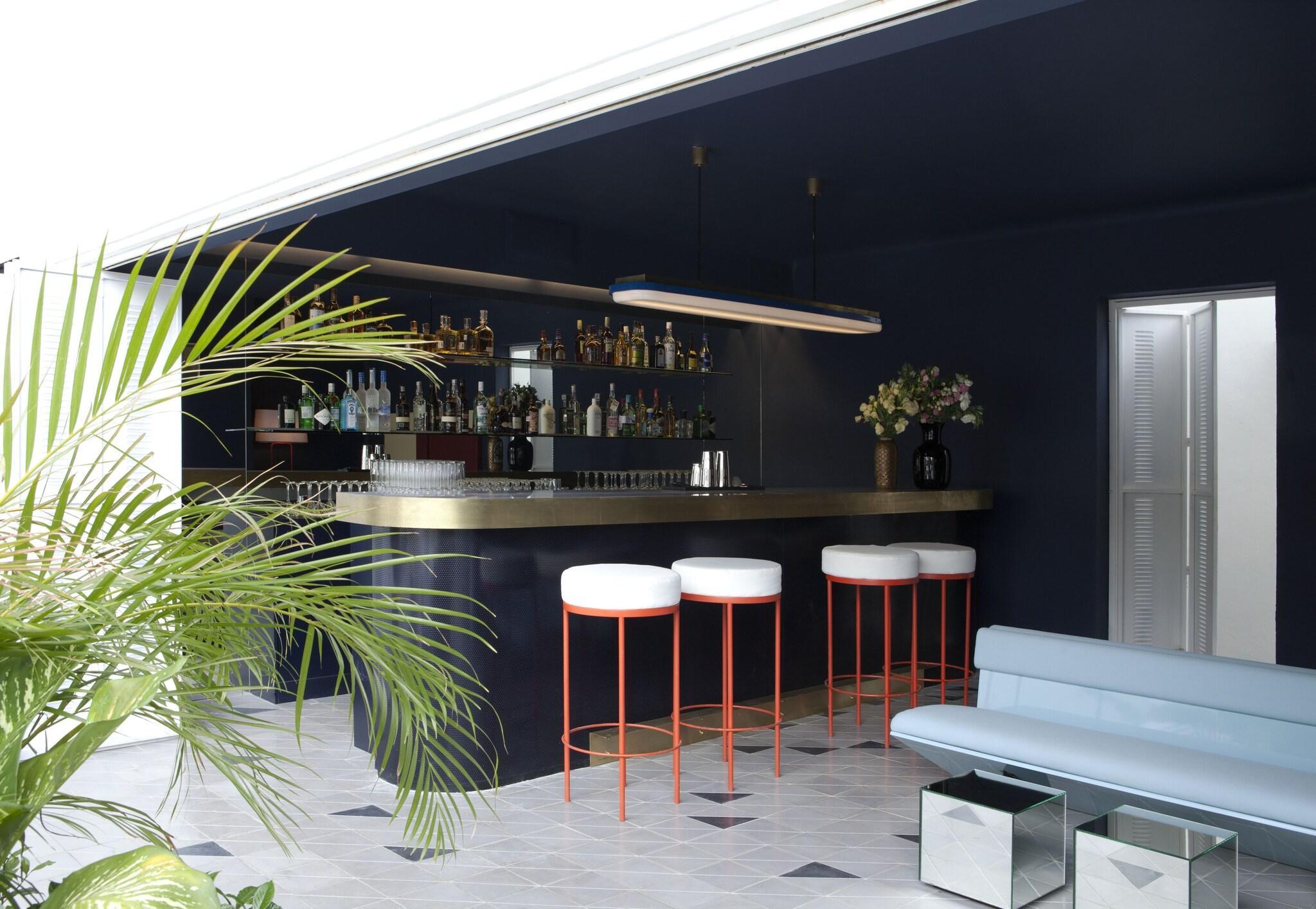 Bar/Salón Casa Habita