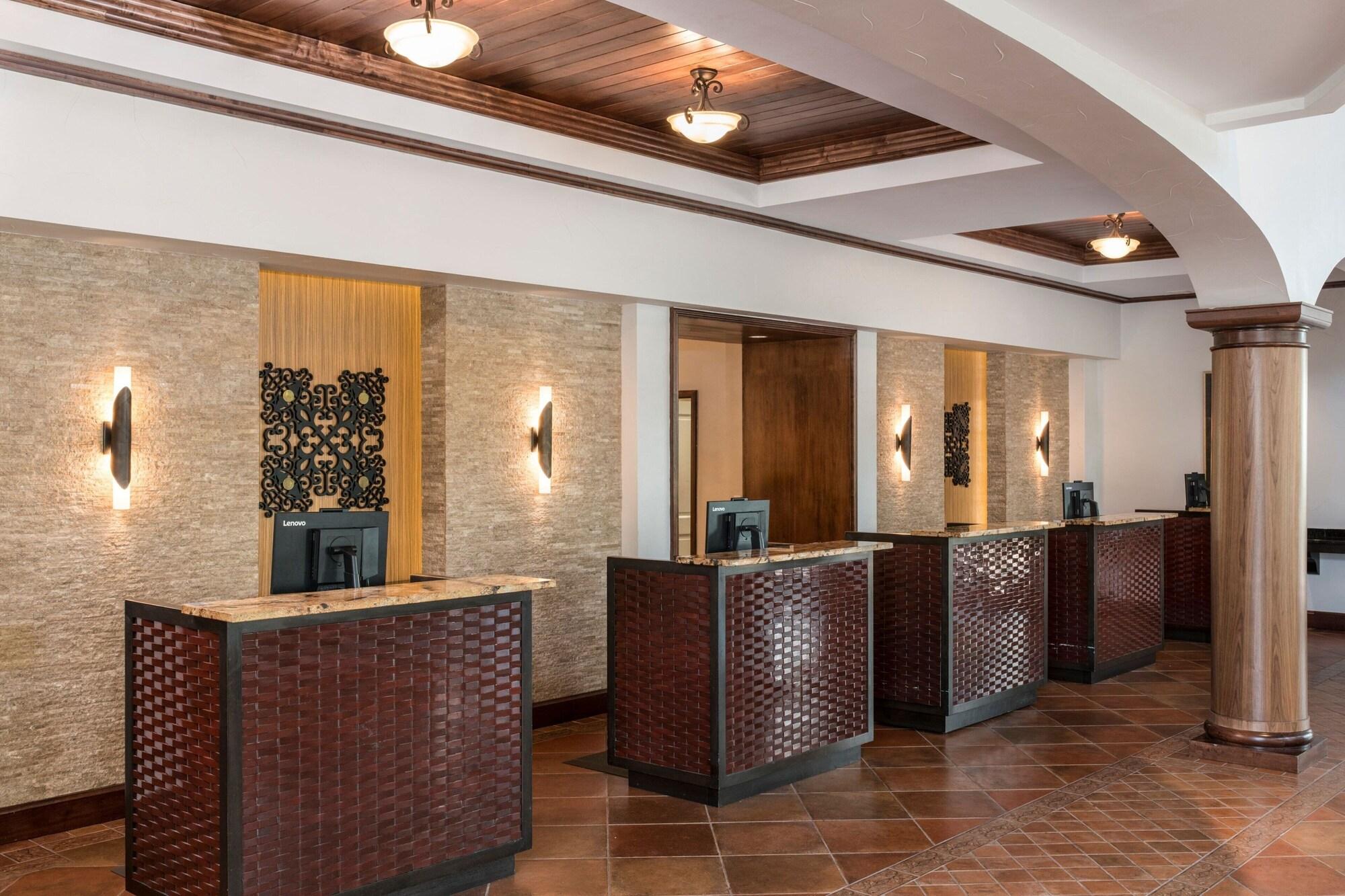 Vista Lobby Marriott's Lakeshore Reserve