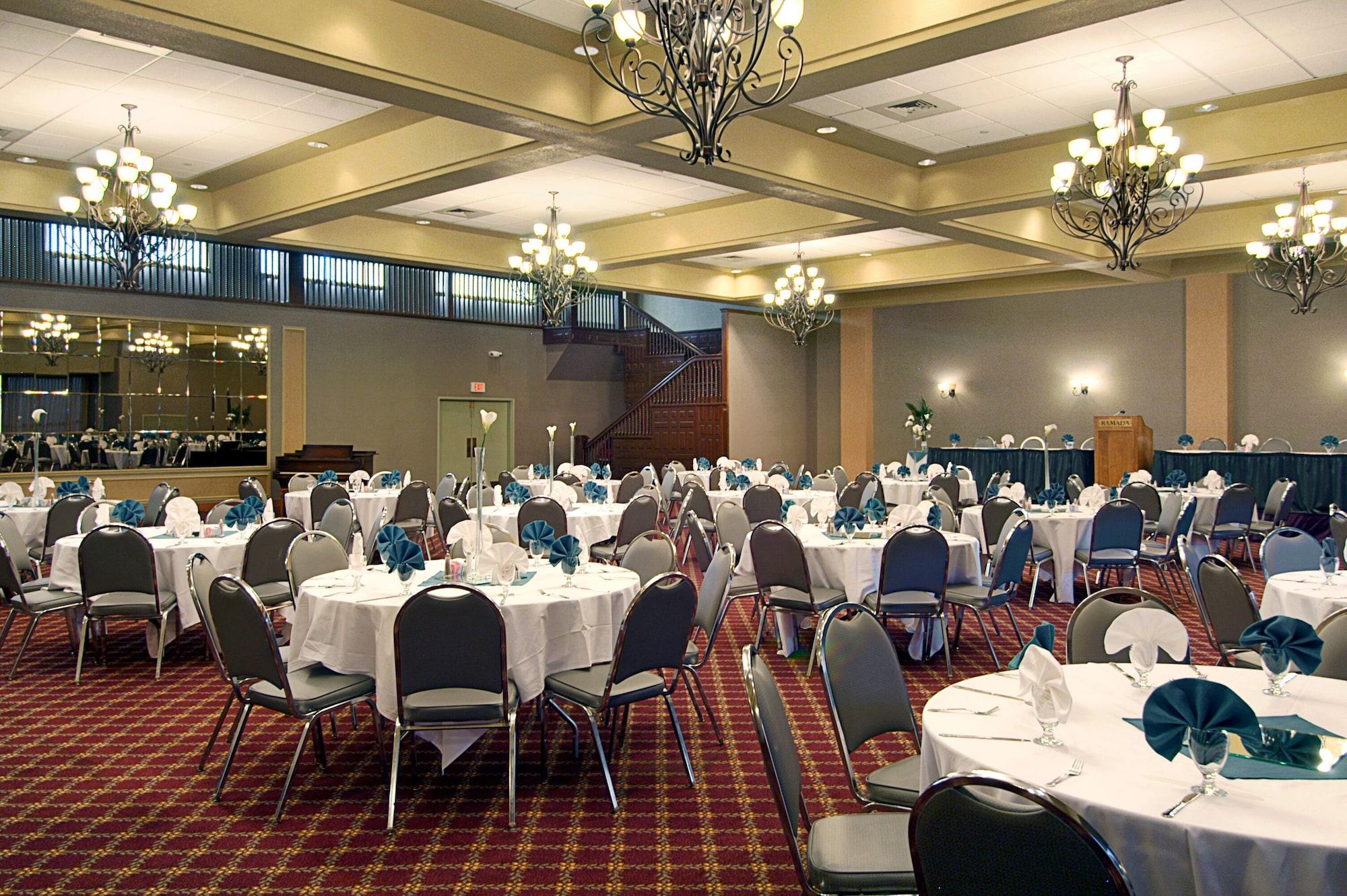 Salón de Baile Ramada Hotel & Convention Center by Wyndham Topeka Downtown