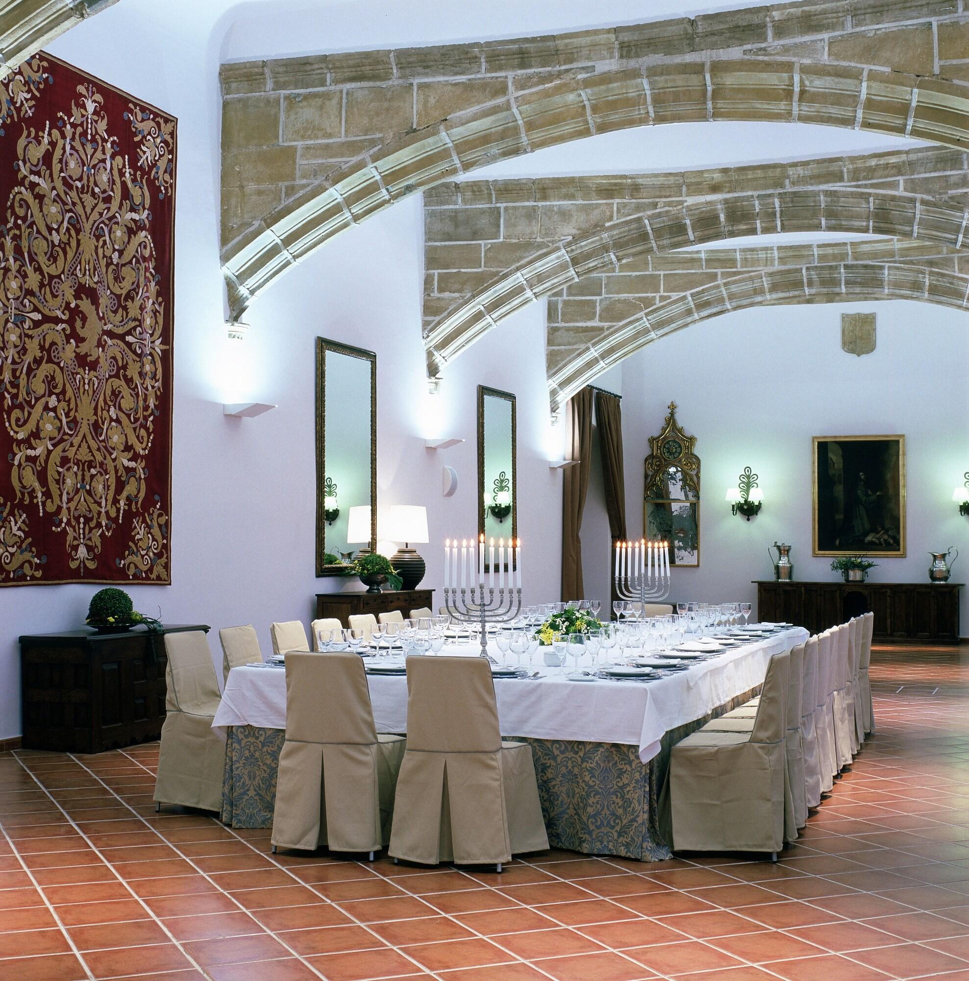 Centro de Negocios Parador De Santo Domingo Bernardo De Fresneda 