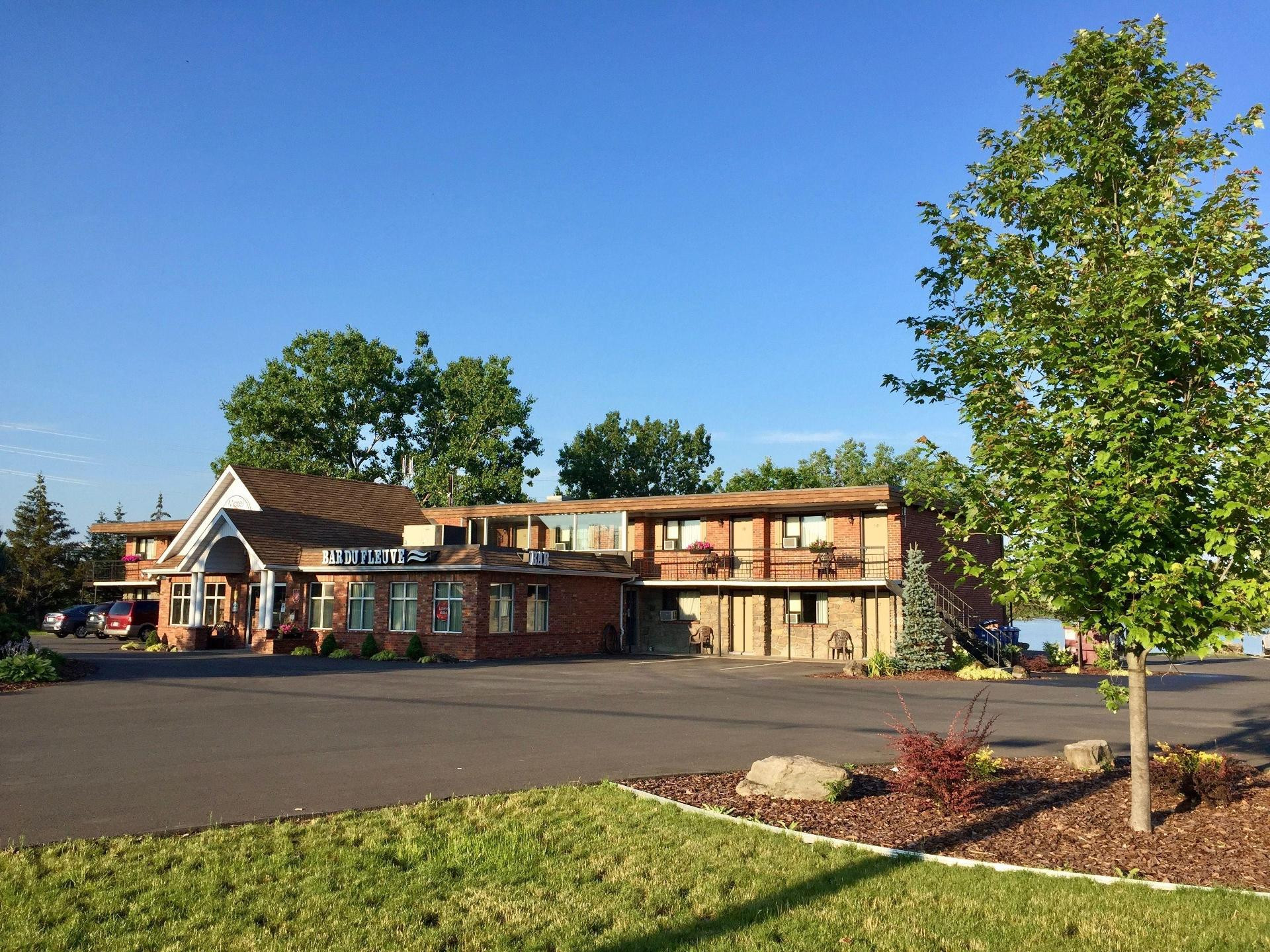 Vista Exterior Motel et Appartements du Fleuve