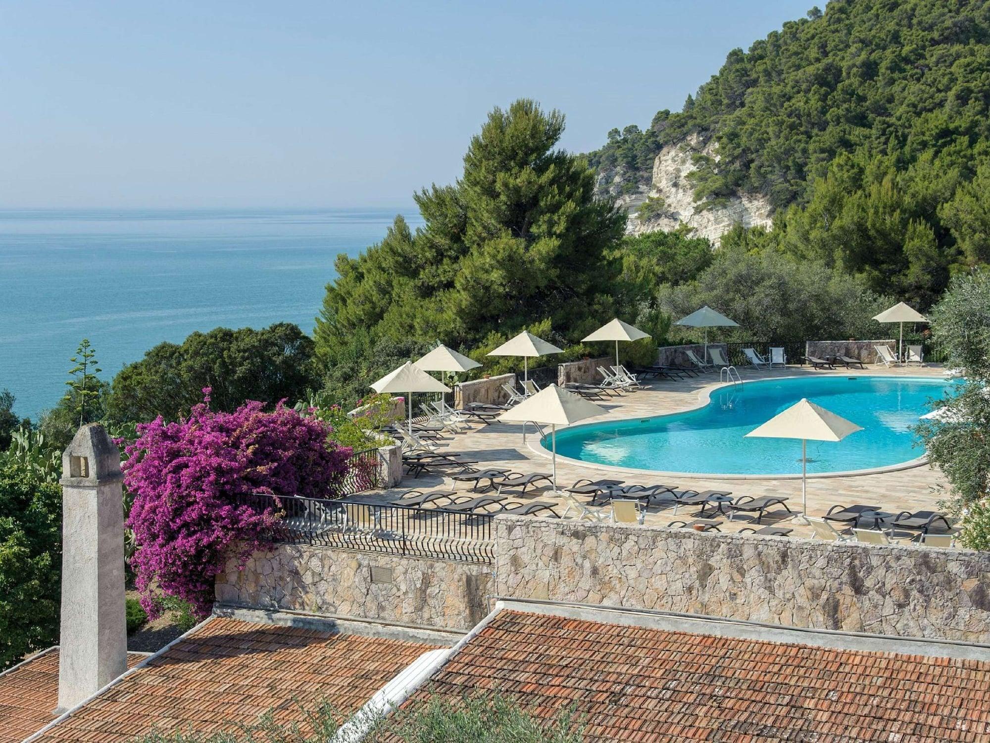 Vista Piscina Hotel Baia delle Zagare by Accor
