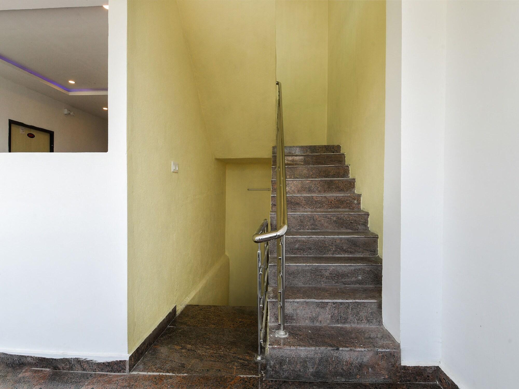 Varios OYO 27936 Hotel Welcome Tirupati