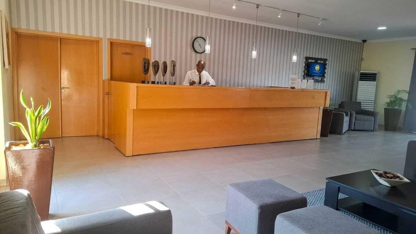 Vista Lobby Viana Hotel
