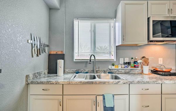 North Las Vegas Studio w/ Fire Pit: 10 Mi to Strip - Hoteles 3 estrellas en Las Vegas, Nevada