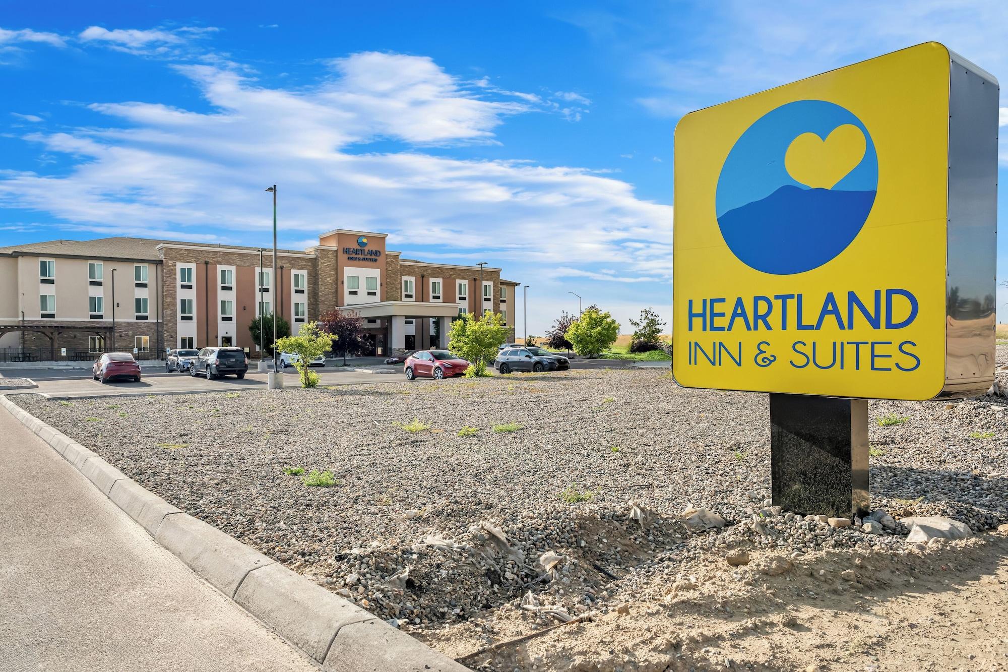 Vista Exterior Heartland Inn and Suites