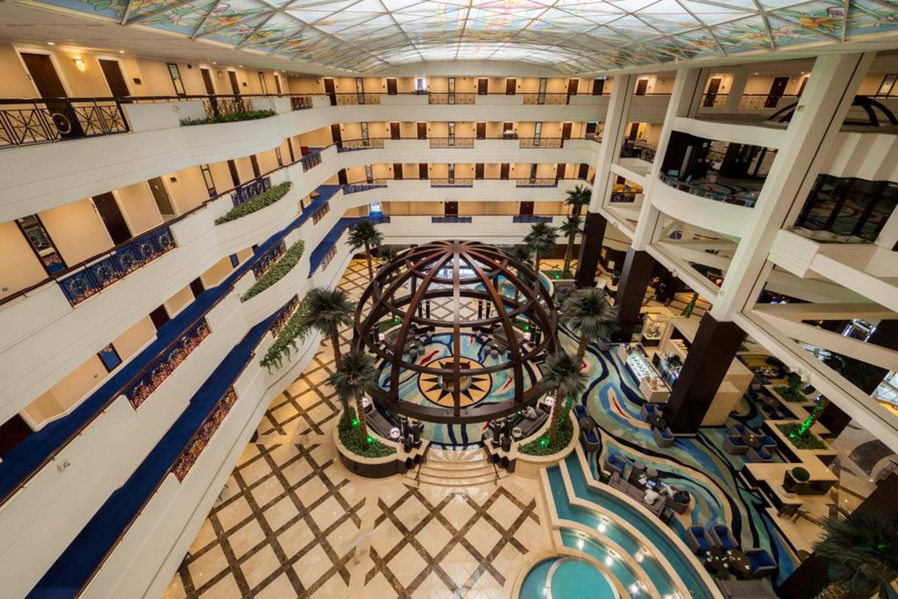 Vista Lobby Mövenpick Grand Al Bustan Dubai