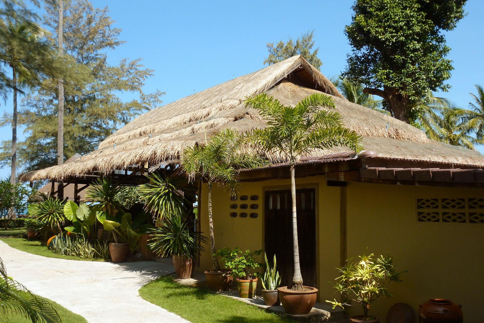 Vista Exterior Lanta Castaway Beach Resort