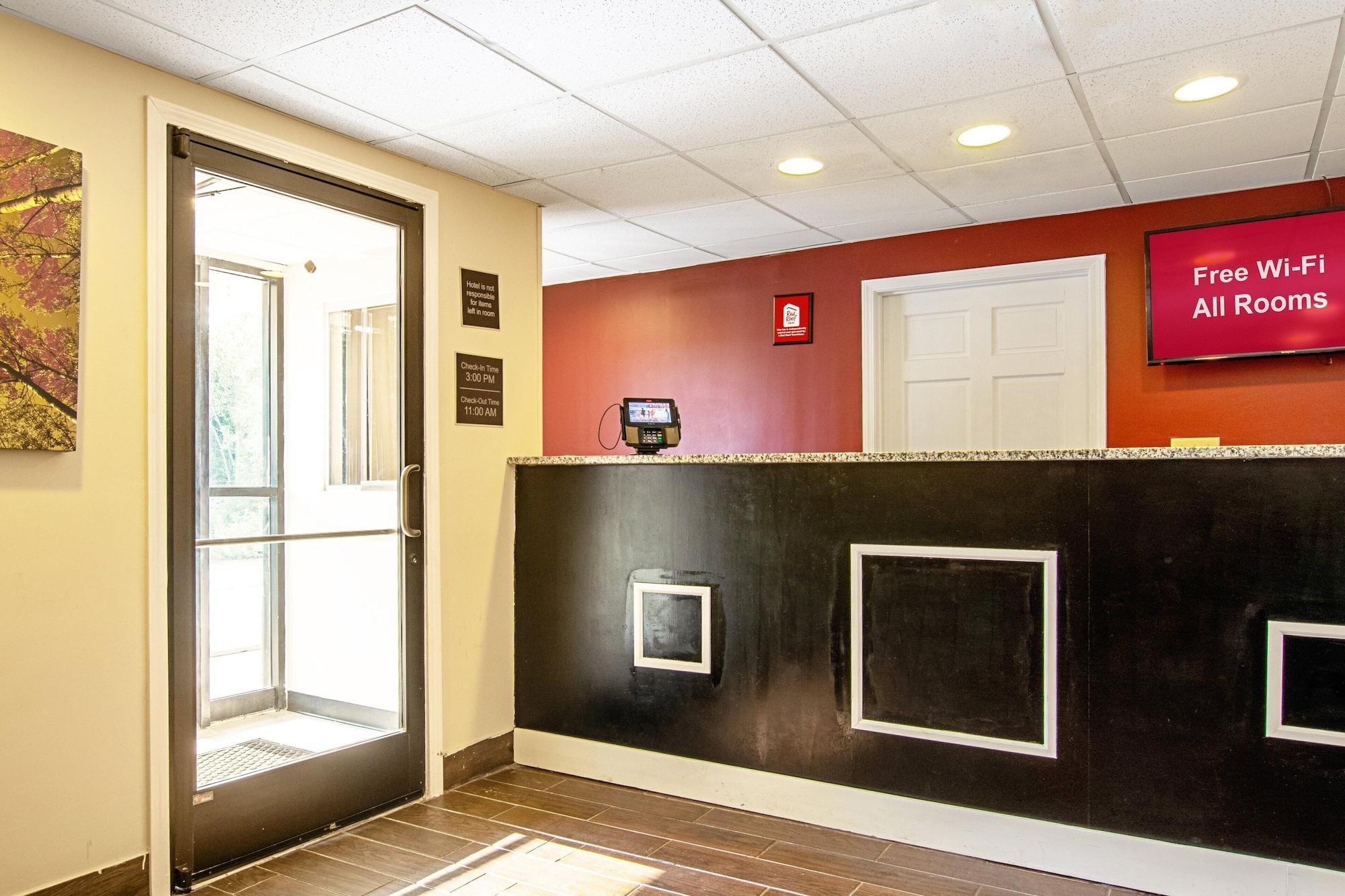 Vista Lobby Red Roof Inn Scottsburg
