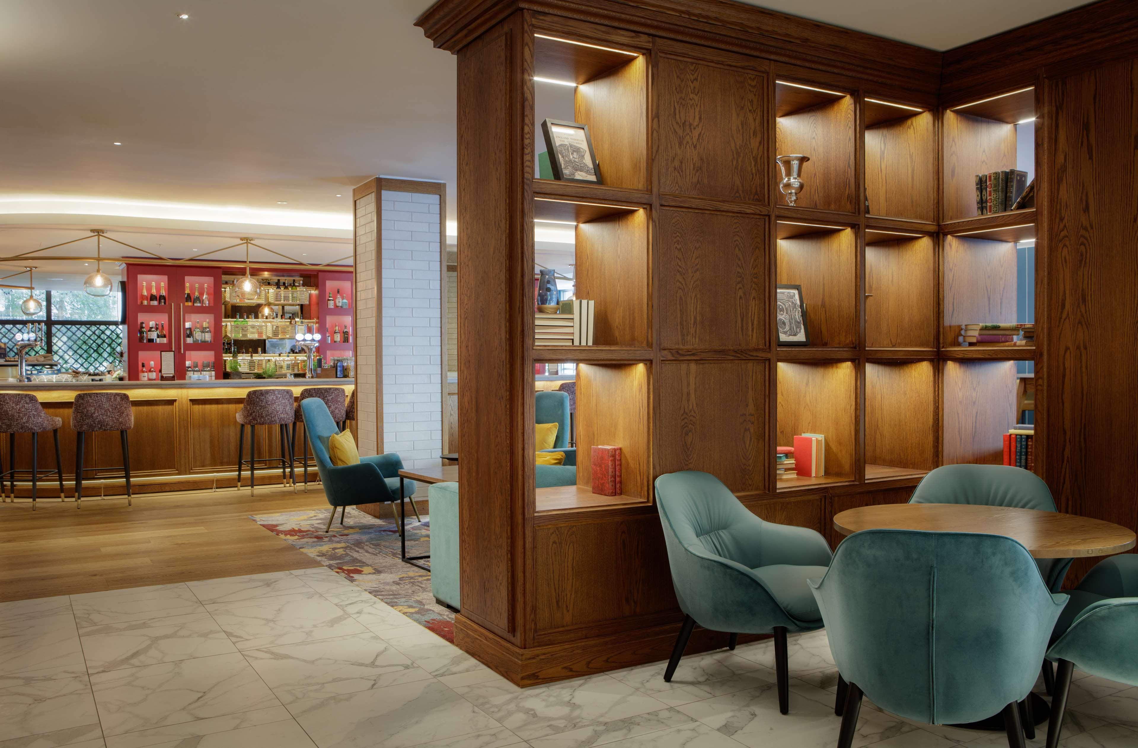 Bar/Salón Doubletree by Hilton Bath