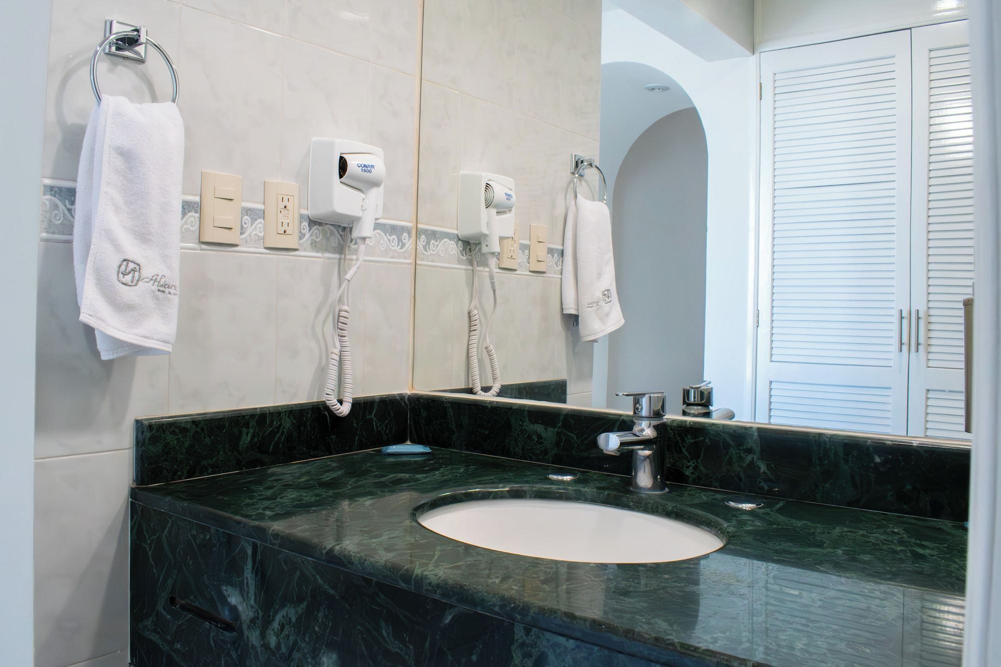 Equipamiento de Habitación Hotel & Suites Aliana