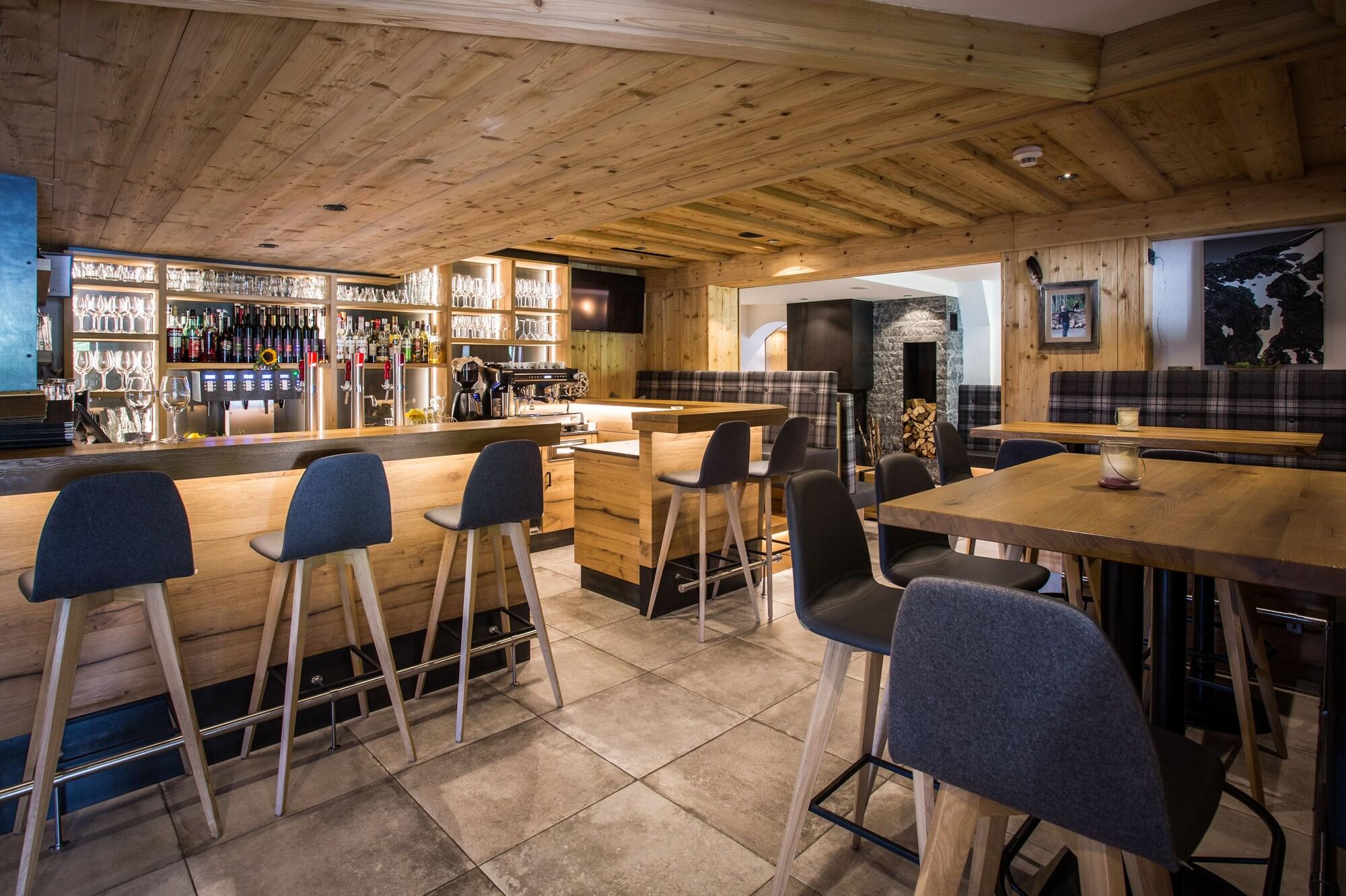 Bar/Salón Hotel & Chalets Grosslehen