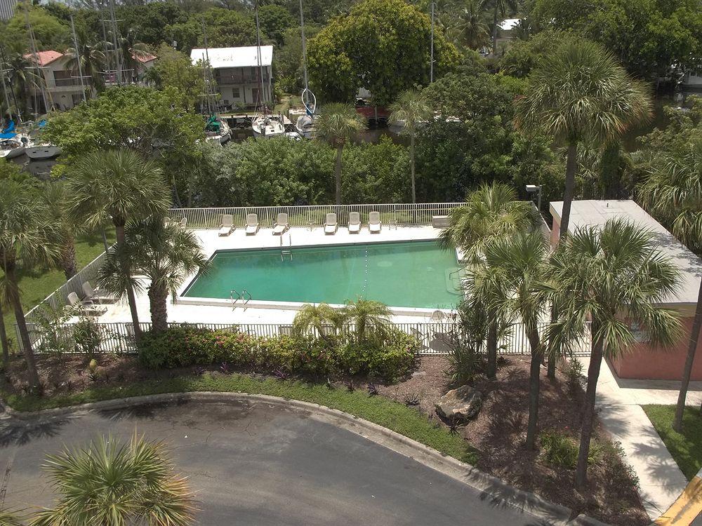 Pool view Days Inn Fort Lauderdale Airport North Cruise Port