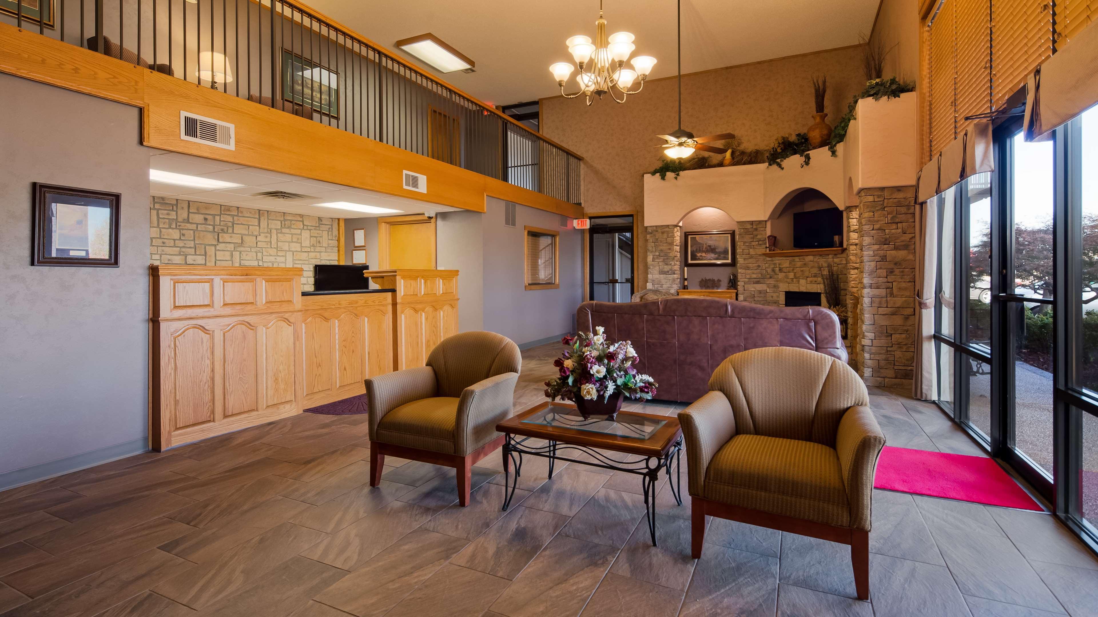 Vista Lobby Best Western Gold Poppy Inn