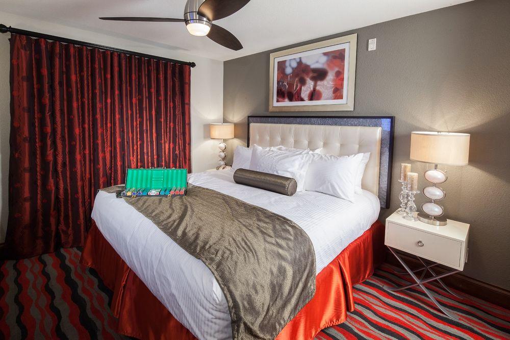 Guest room Holiday Inn Club Vacations Las Vegas - Desert Club Resort