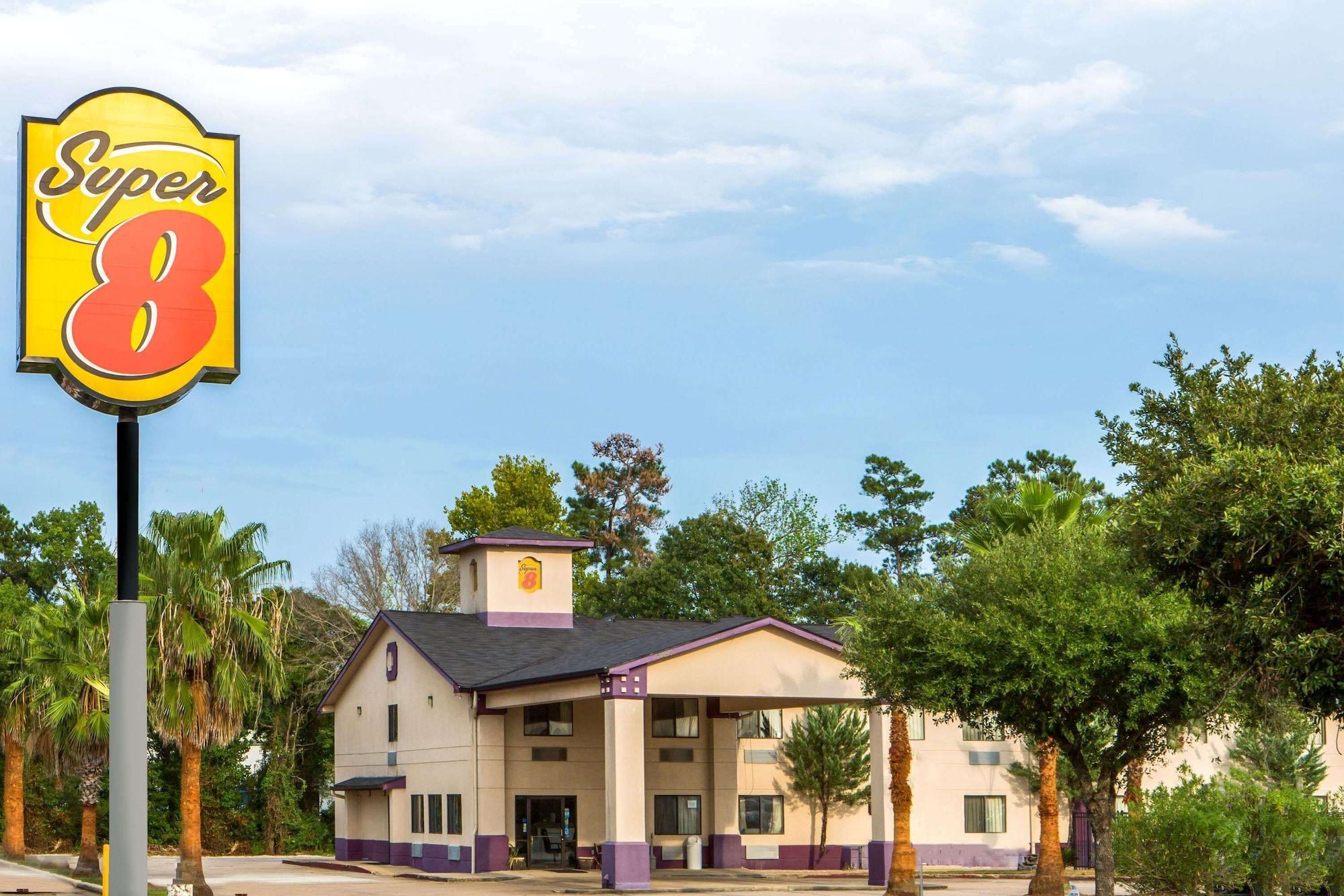 Varios Super 8 by Wyndham Cleveland TX