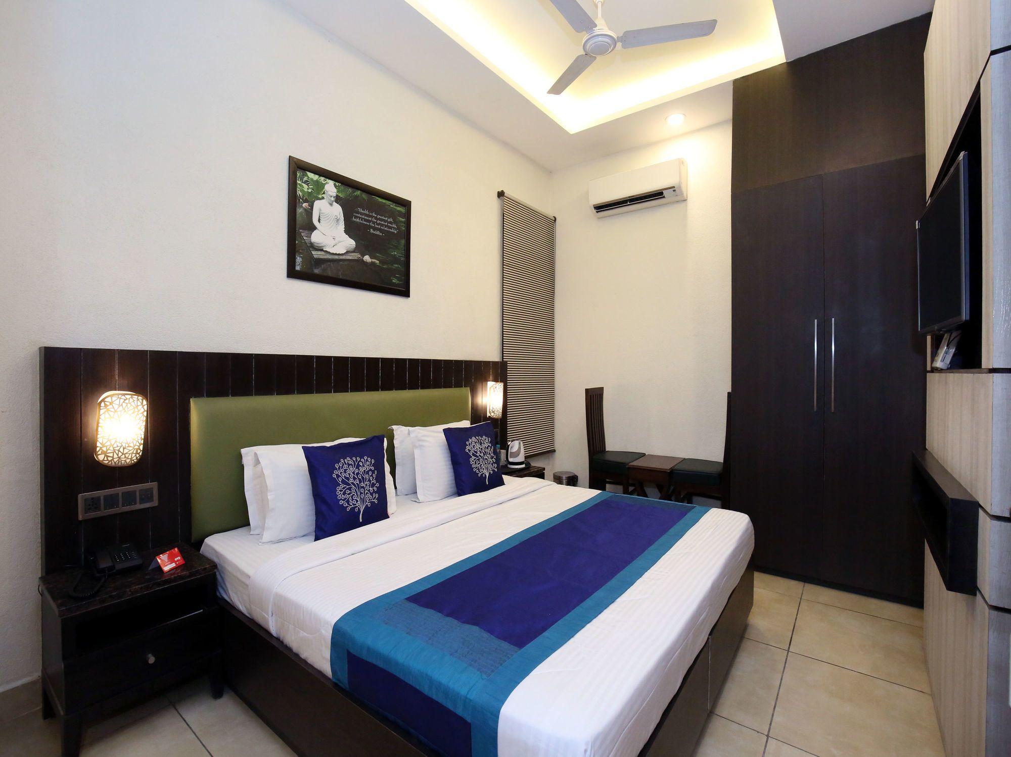 Varios OYO 9982 near Bus Stand