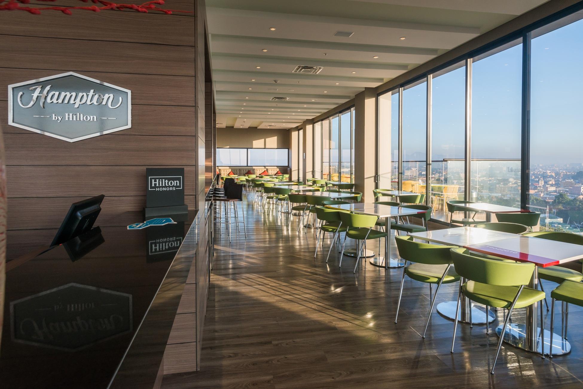 Restaurant Hampton By Hilton Bogotá Airport