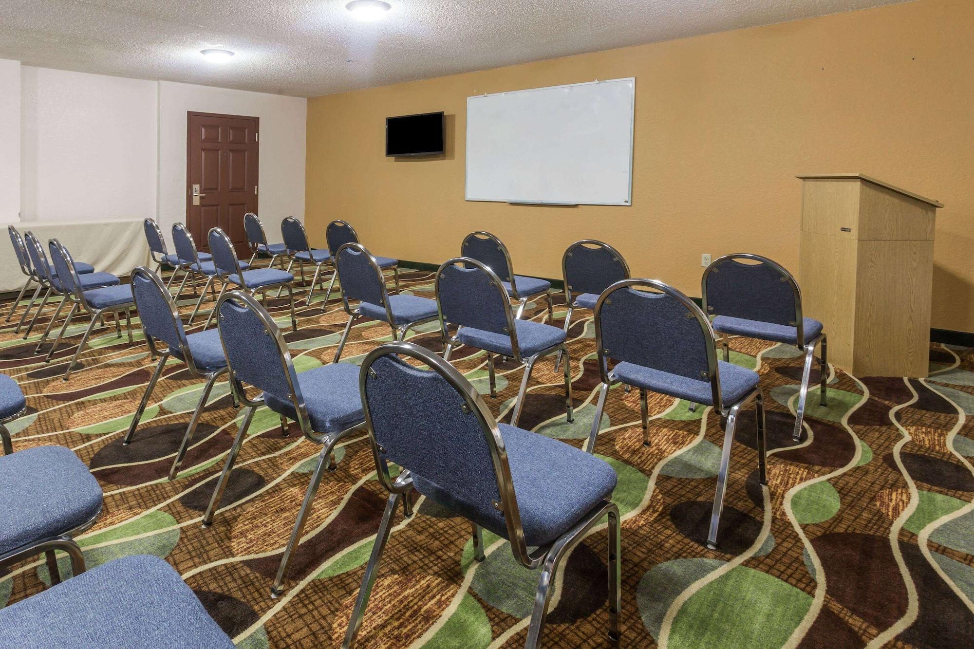 Sala de Reuniones Days Inn by Wyndham Sarasota I-75