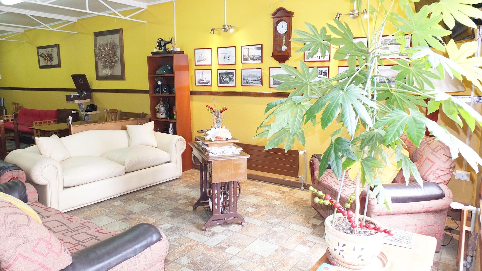 Varios Hostal Maipu Street