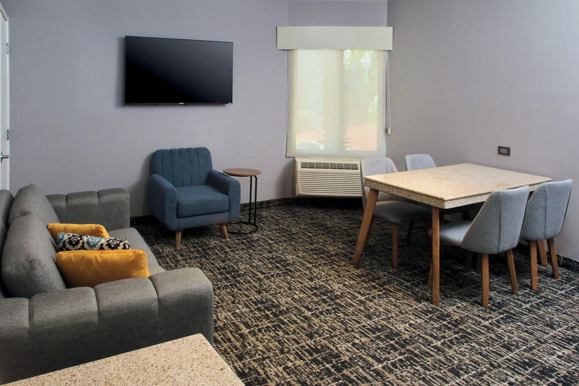 Habitación voco Saltillo Suites by IHG