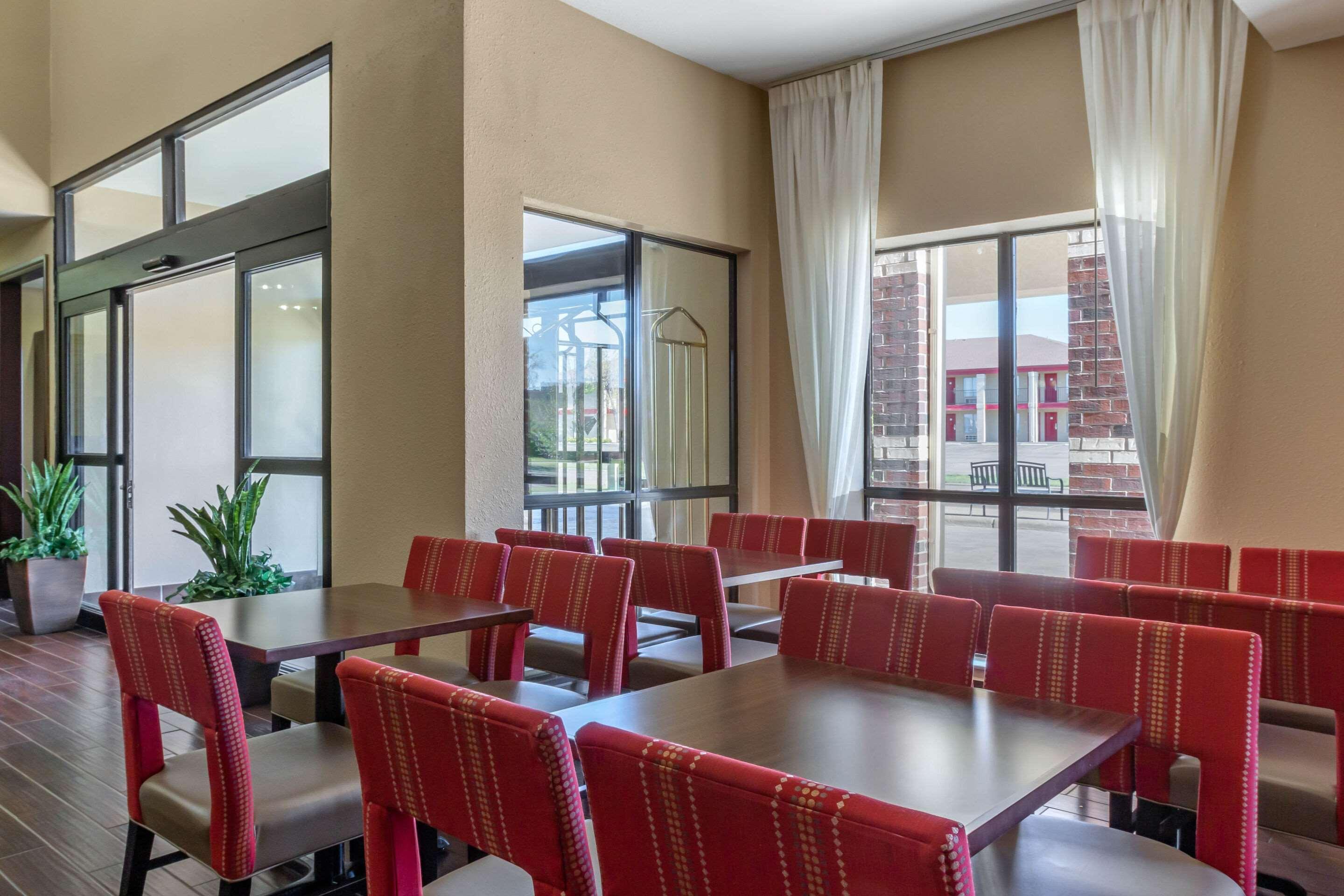 Restaurant Comfort Suites Plainview