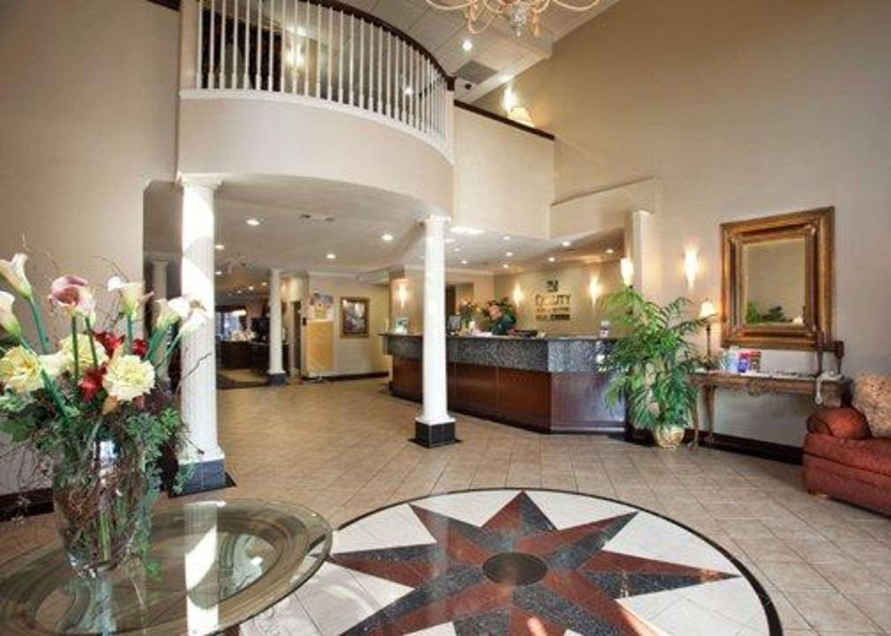 Vista Lobby Quality Inn & Suites, Near University