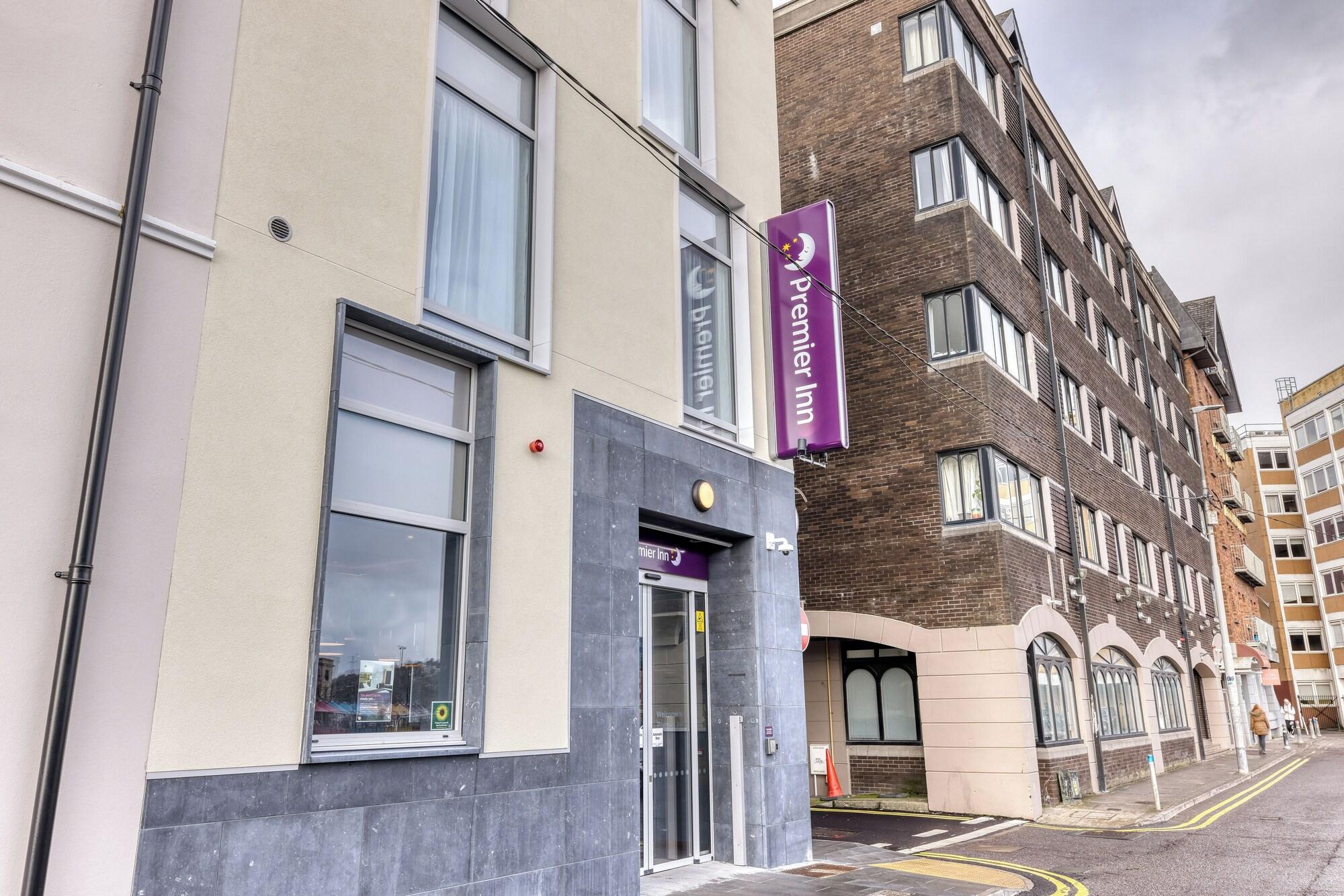 Vista Exterior Premier Inn Cork City Centre