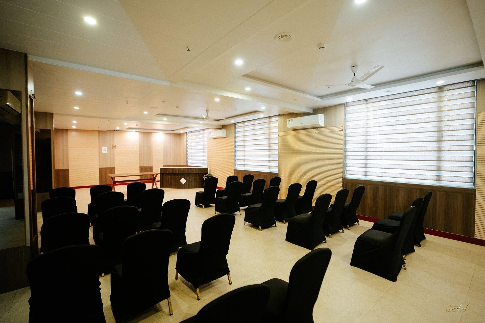 Sala de Reuniones Daksh The Madhuvan Suites Dwarka