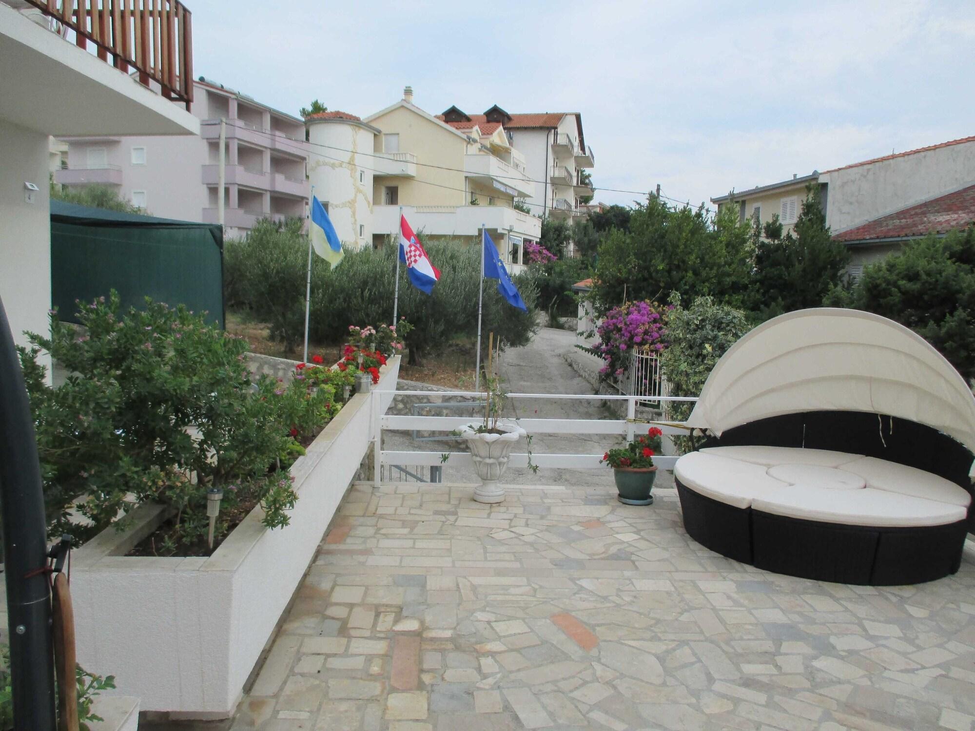 Varios Guest House Villa Daniel