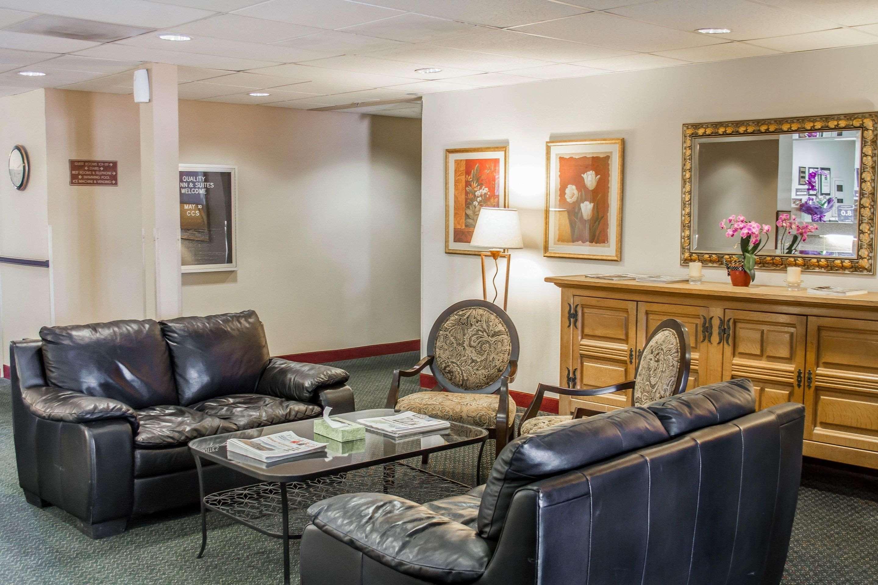 Vista Lobby Quality Inn & Suites Longview Kelso