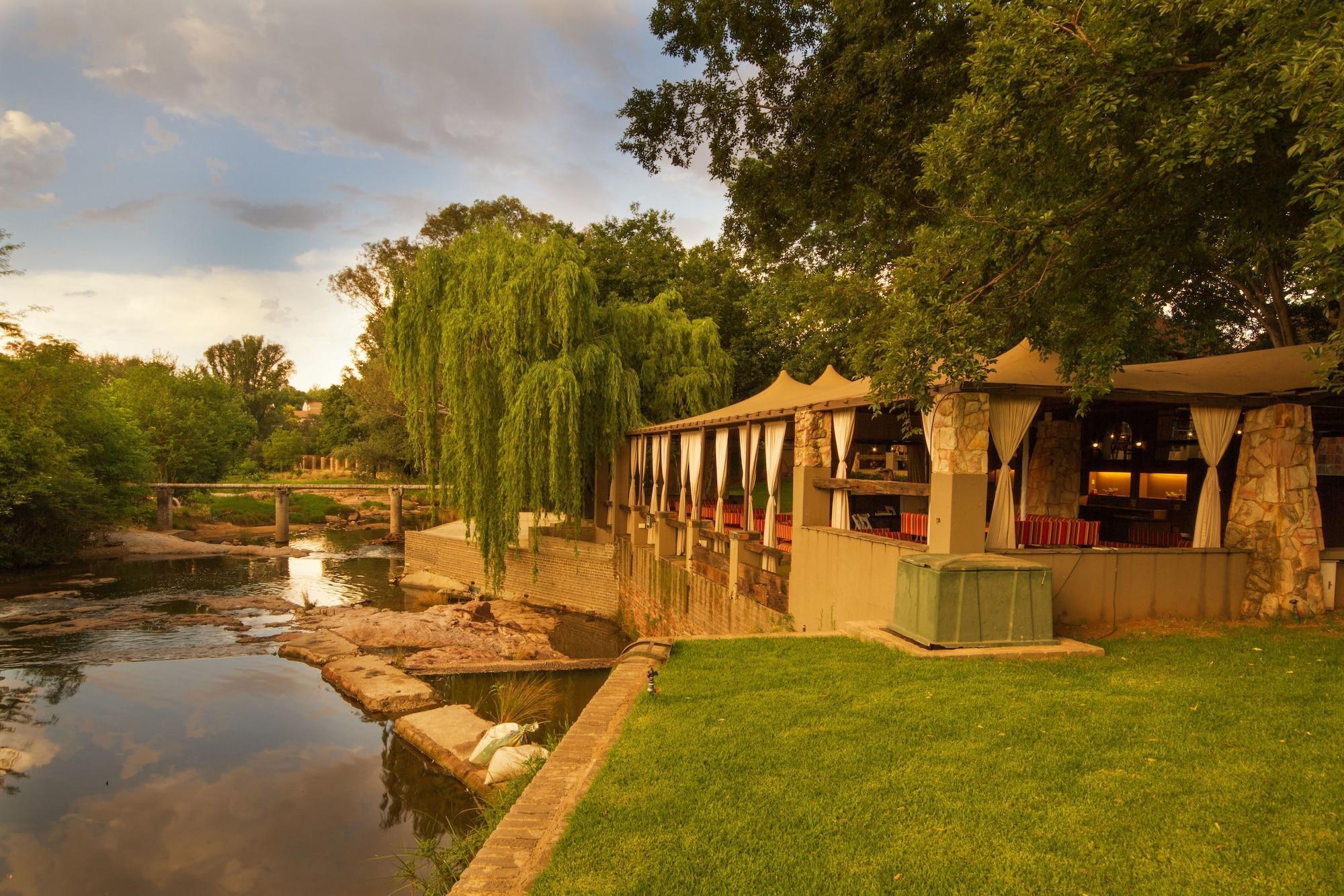 Vista Exterior Africlassic River Lodge- Rivonia