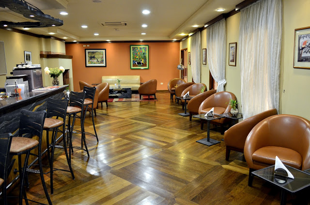 Bar/Salón Le Moustier Suites