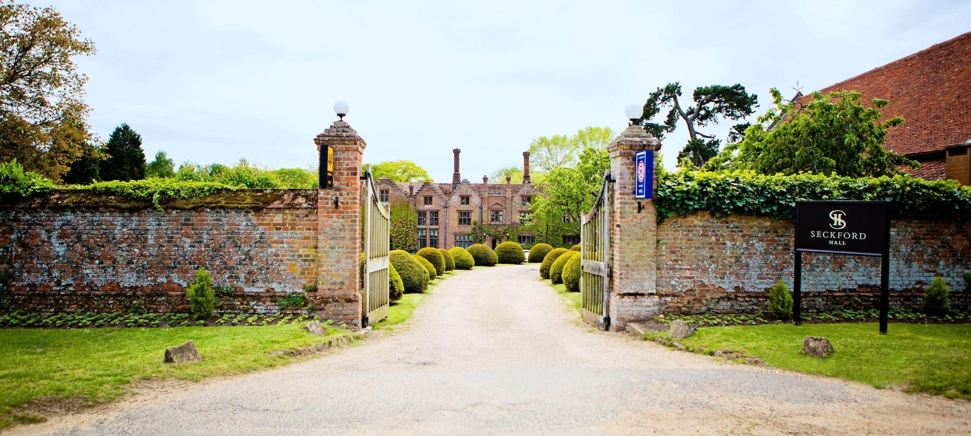 Vista Exterior Seckford Hall Hotel & Spa
