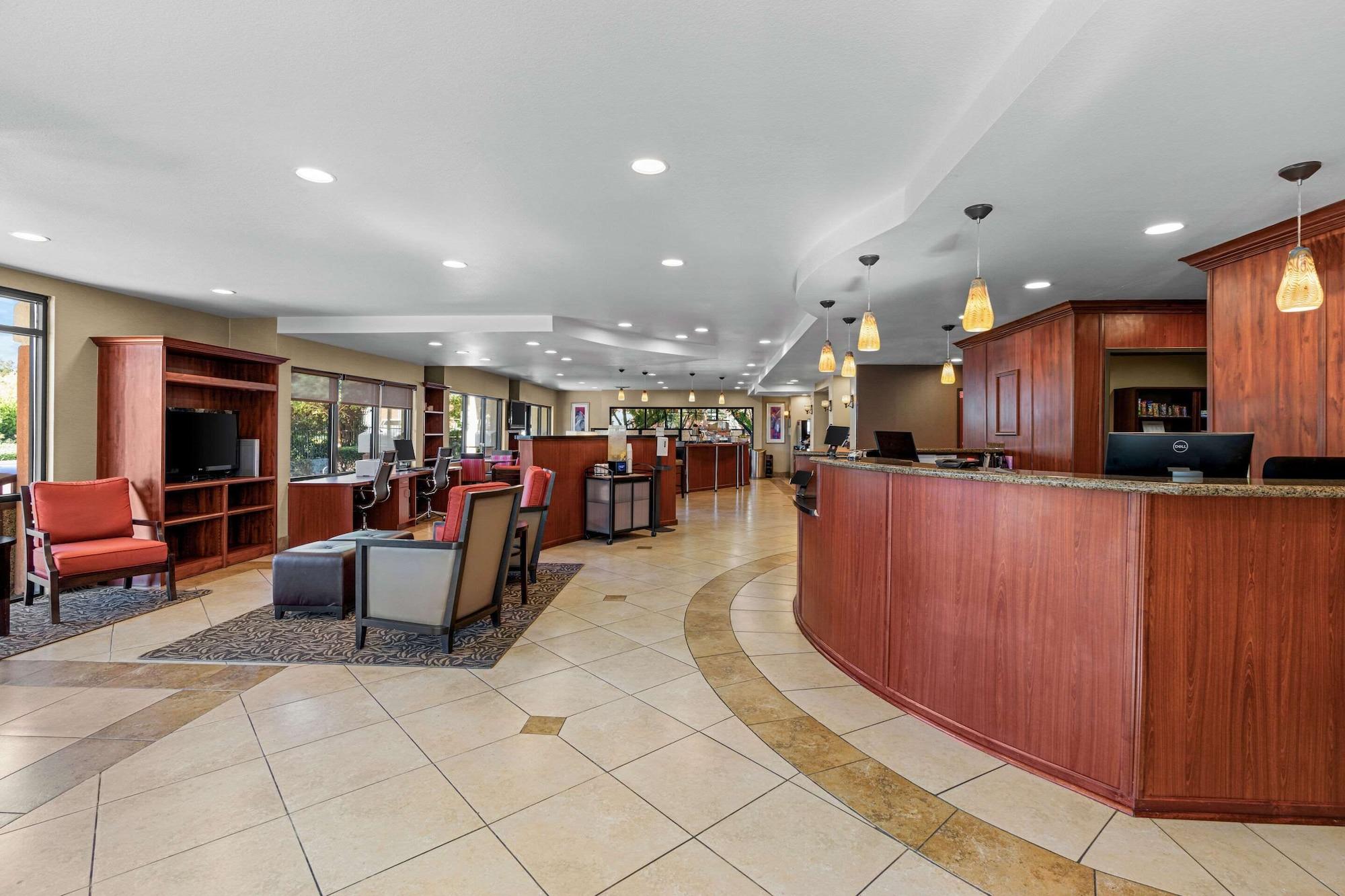 Vista Lobby Comfort Suites Vacaville-Napa Valley Area