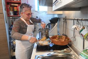 Actividad - Visita al mercado en grupos pequeños y clase de cocina con un experto cocinero casero local en Ischia